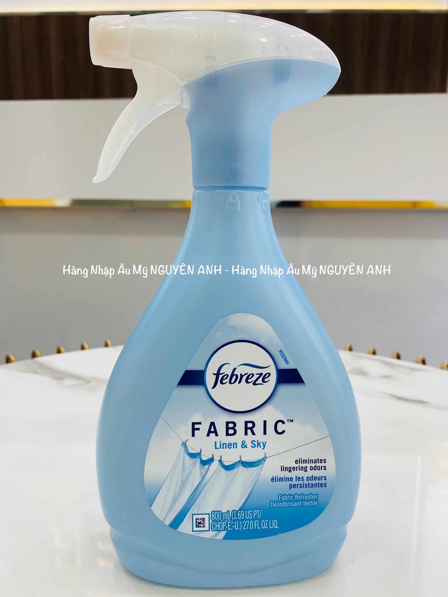 Febreze Fabric Linen & Sky 800 ml/ Xanh Dương / Xịt thơm vải , quần áo, sofa, rèm cửa, ra giường, mền gối