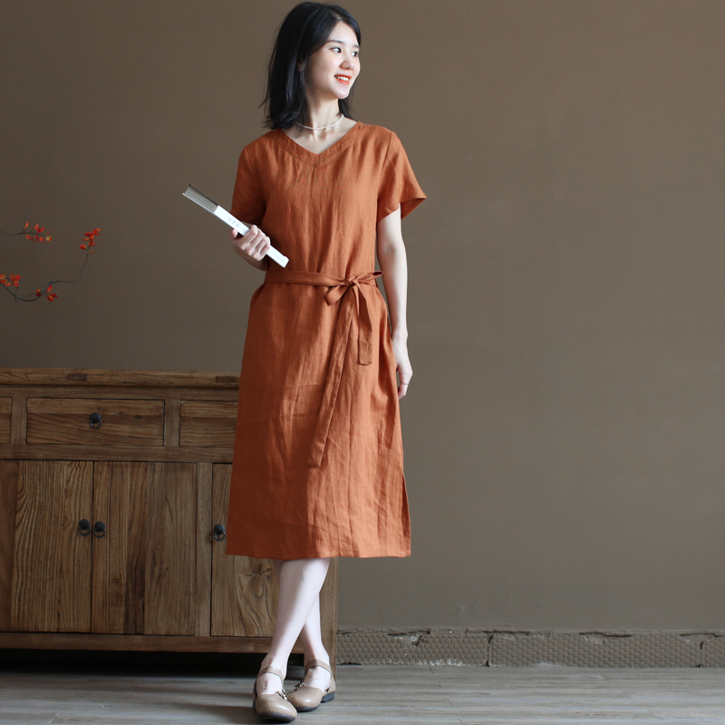 Váy Linen dáng dài kèm dây thắt eo, thiết kể cổ V xẻ tà phong cách retro Đũi Việt