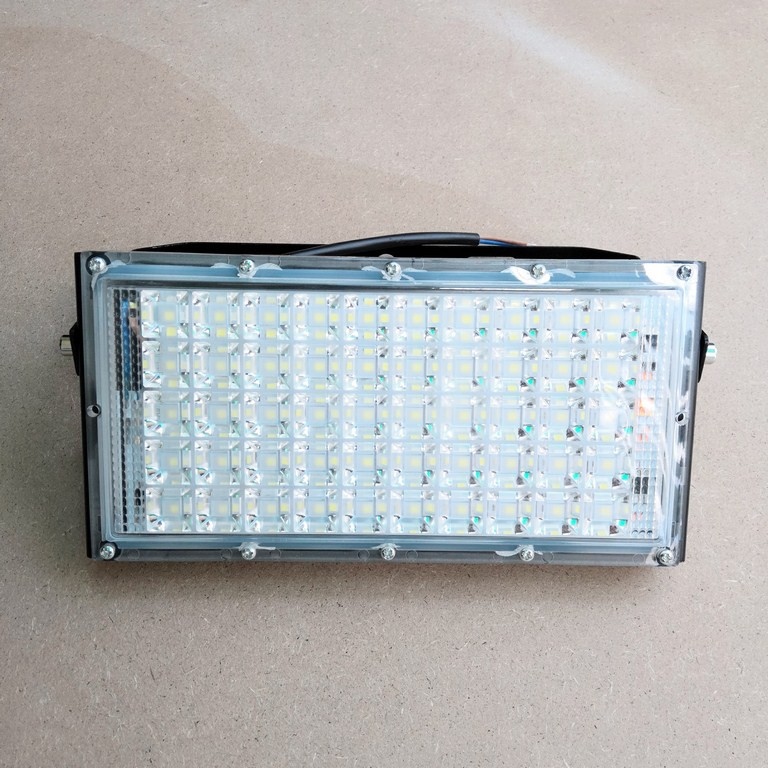 Đèn led pha 50w ngoài trời chống nước ip66 220v