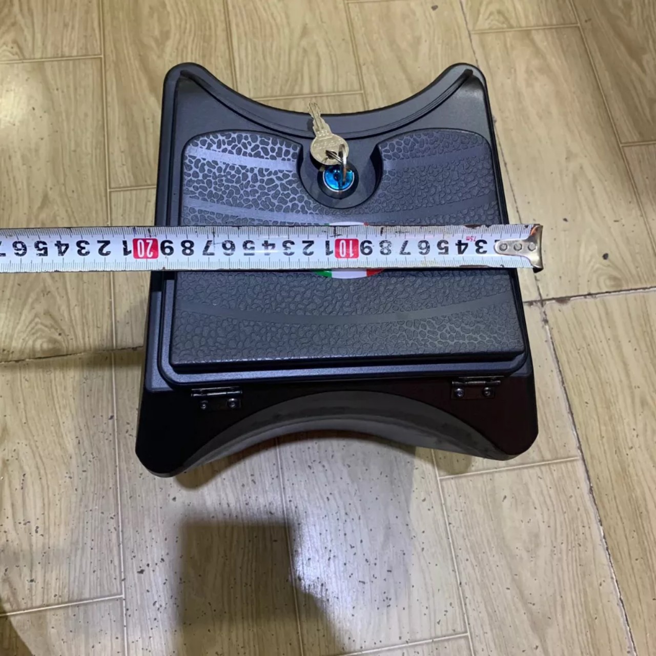 Thùng giữa để đồ gắn cho xe tay ga