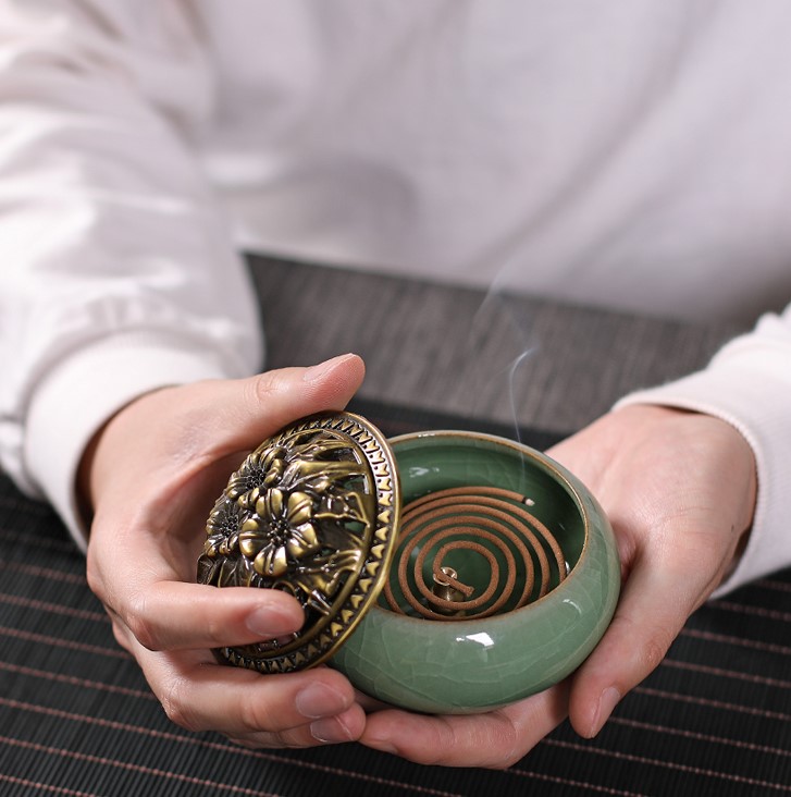 Lư xông trầm - lư gốm men rạn xông trầm