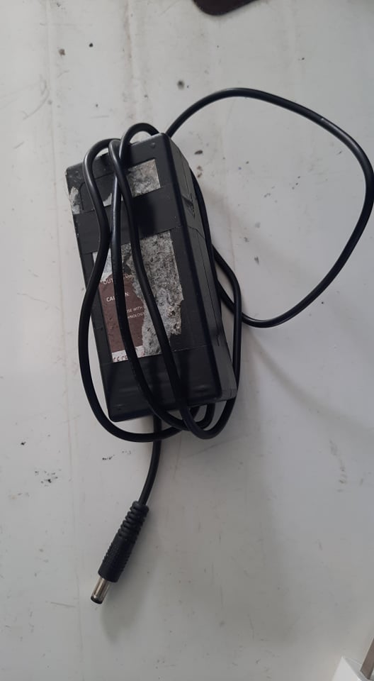 Adaptor 24v 2.5ampe