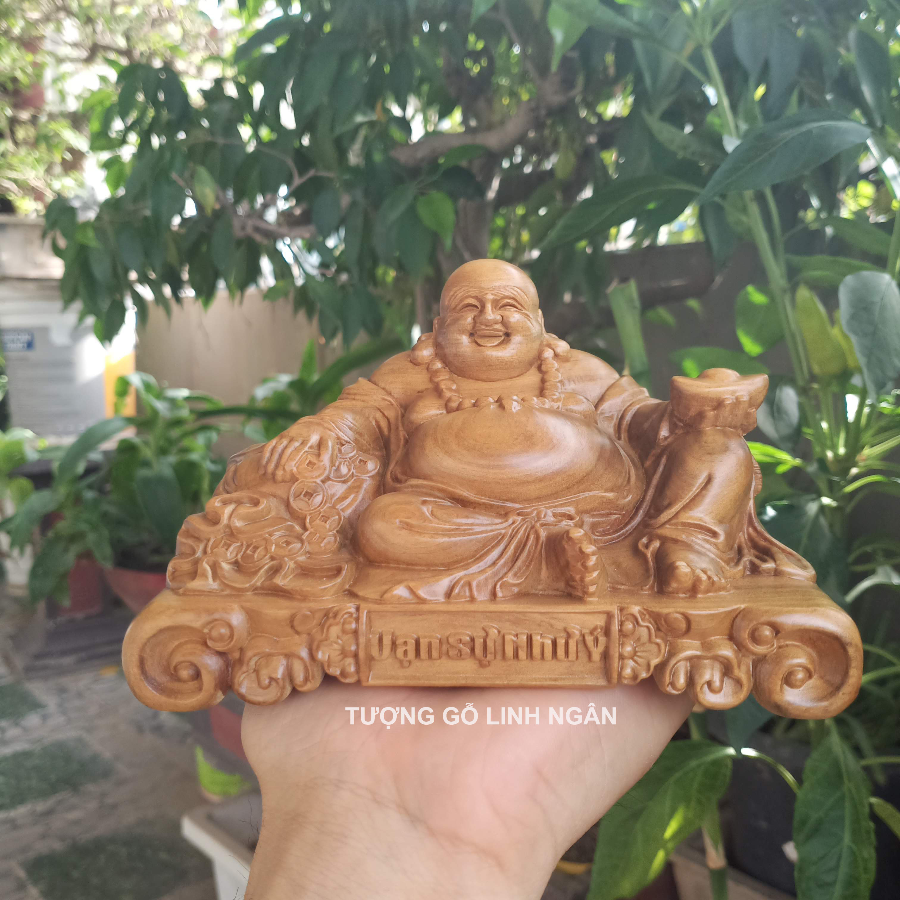 Tượng phật di lặc để xe ô tô gỗ bách xanh (đế Vạn sự như ý)