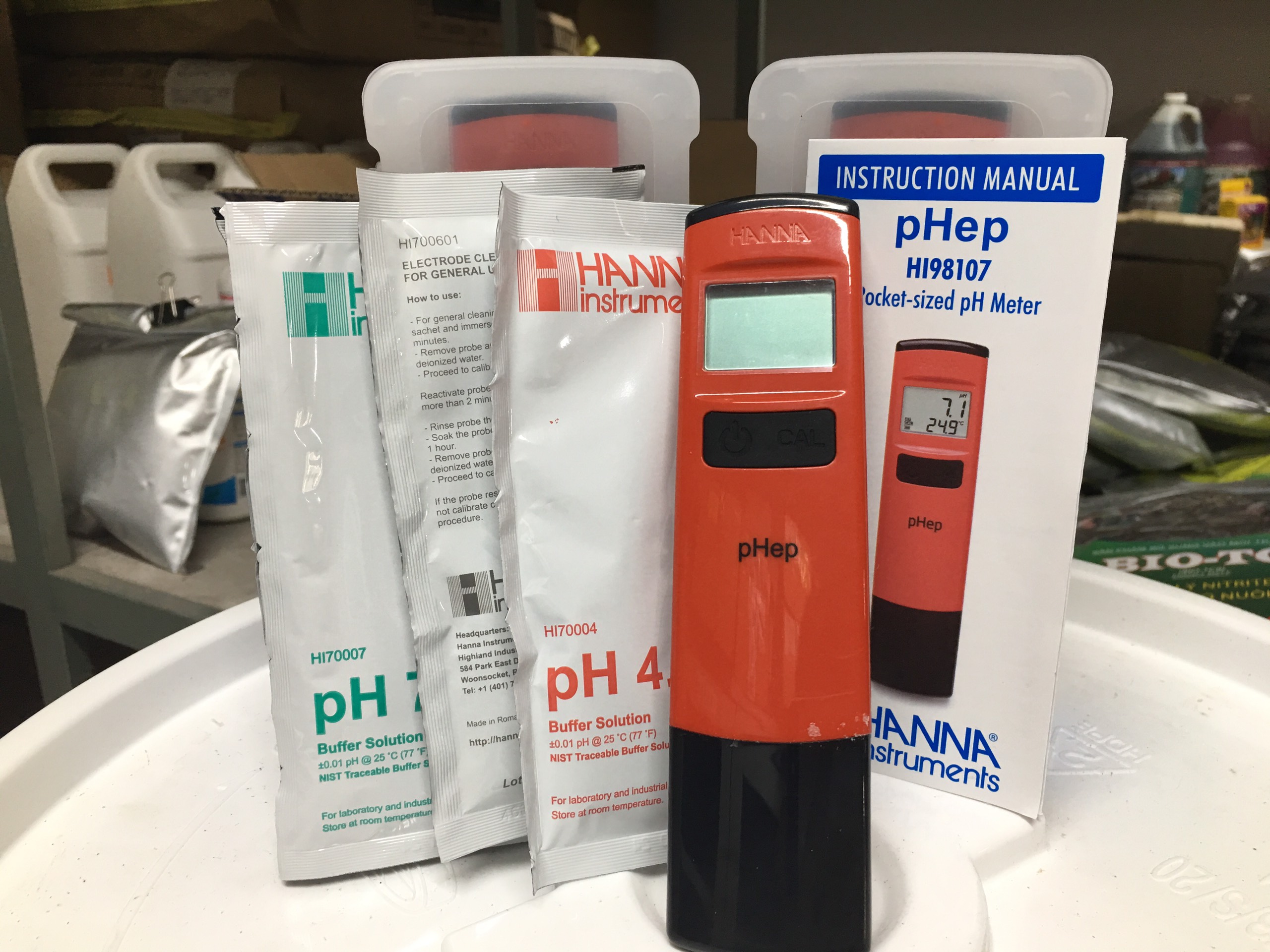 Bút Đo pH và nhiệt độ nước hồ cá, thủy canh, nước tưới cây Hanna Hi98107 - hàng chính hãng kèm dung dịch chuẩn và rửa điện cực