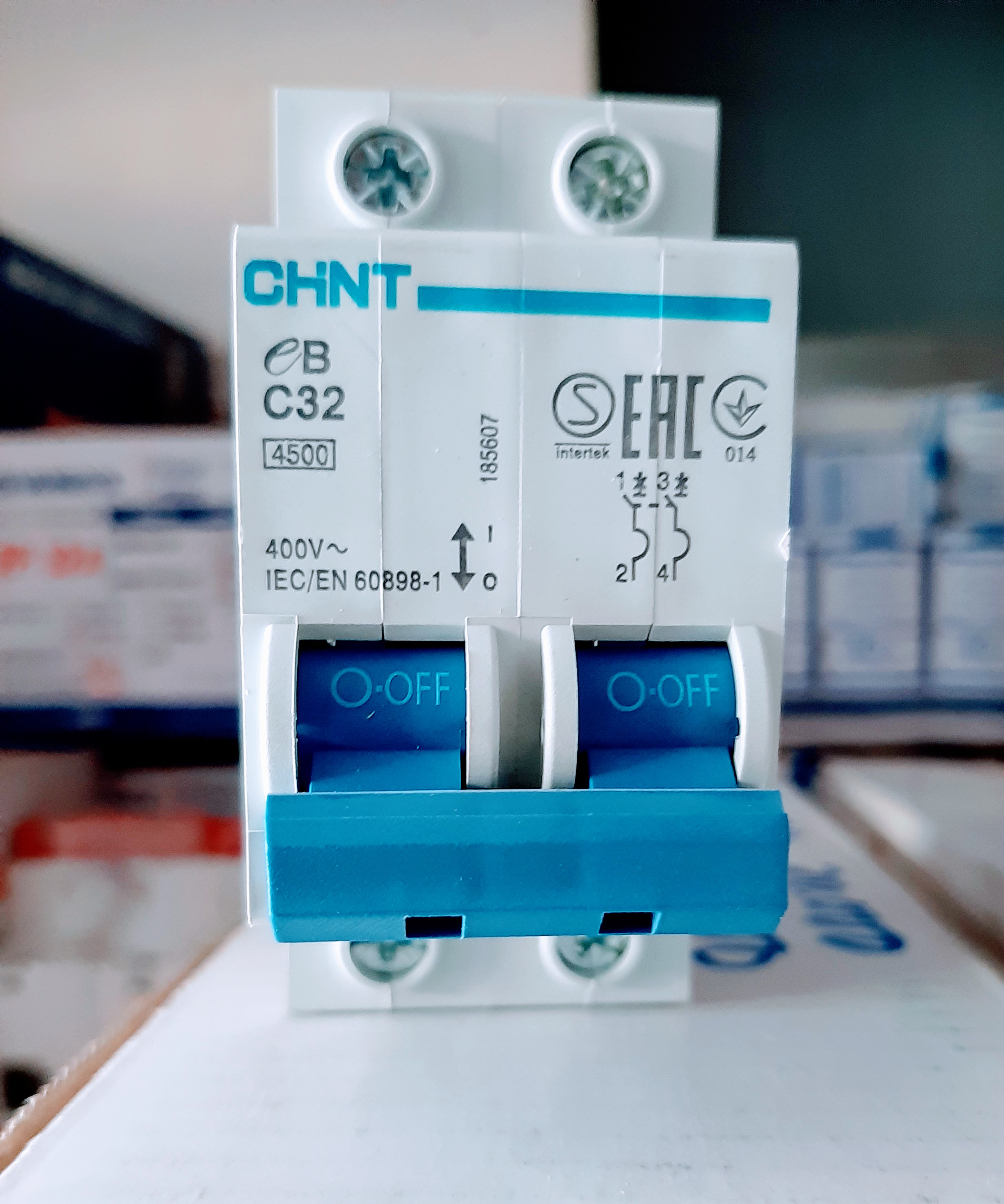 Aptomat Cầu Dao Tự Động 1 Pha 2 Cực CHINT 32A Dòng Cắt 4.5kA