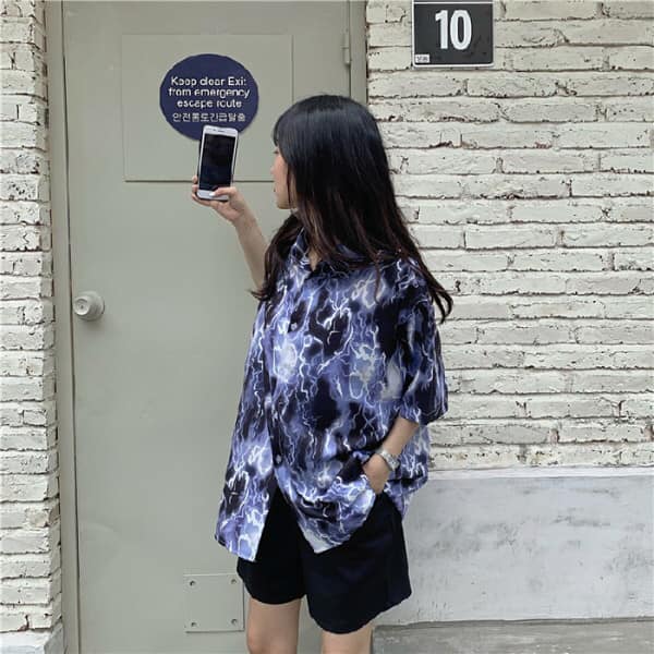 Áo sơ mi tay lỡ unisex loang màu đen Sấm Xét