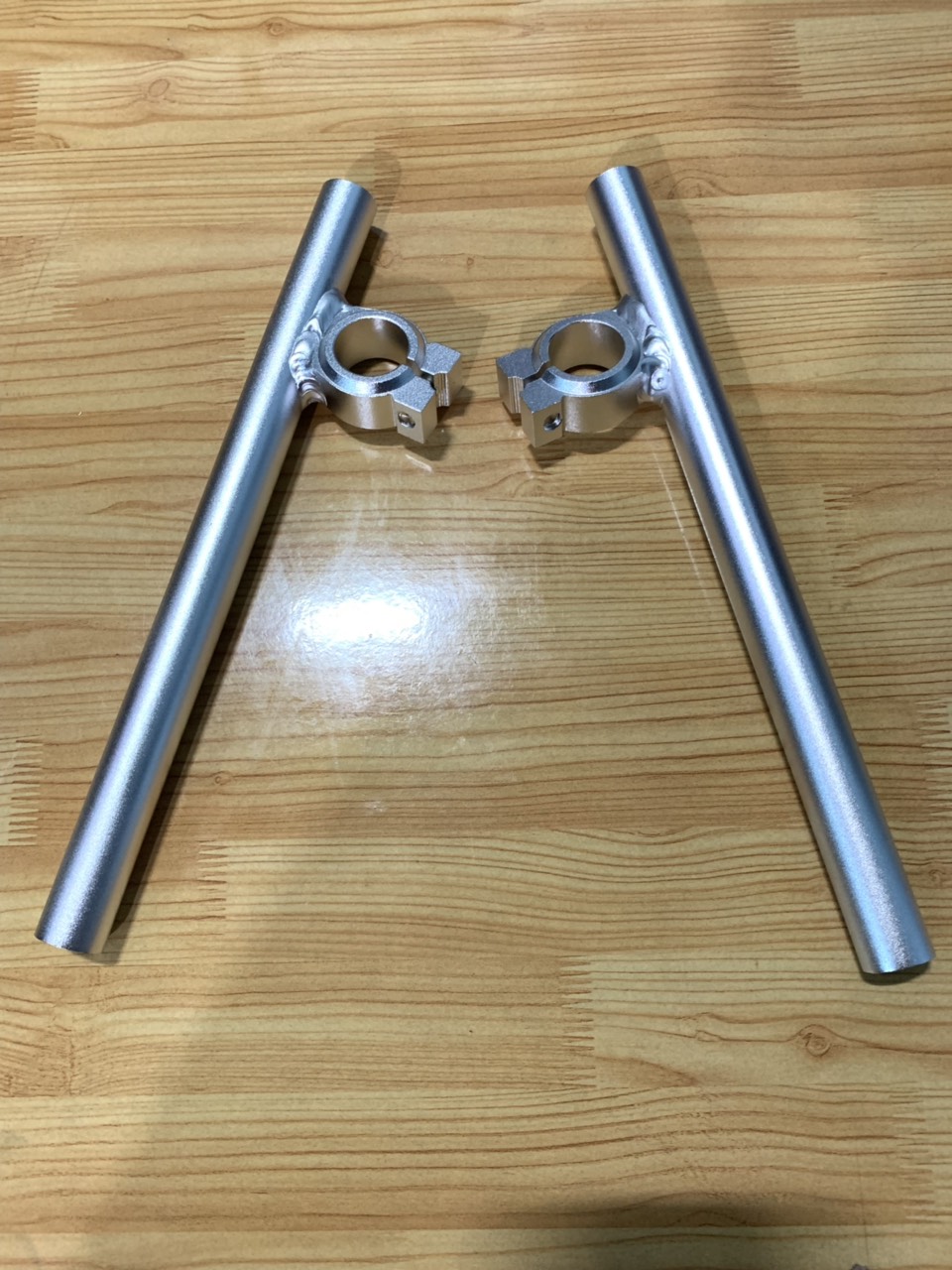 Ghi dong nhôm 2 khúc màu bạc