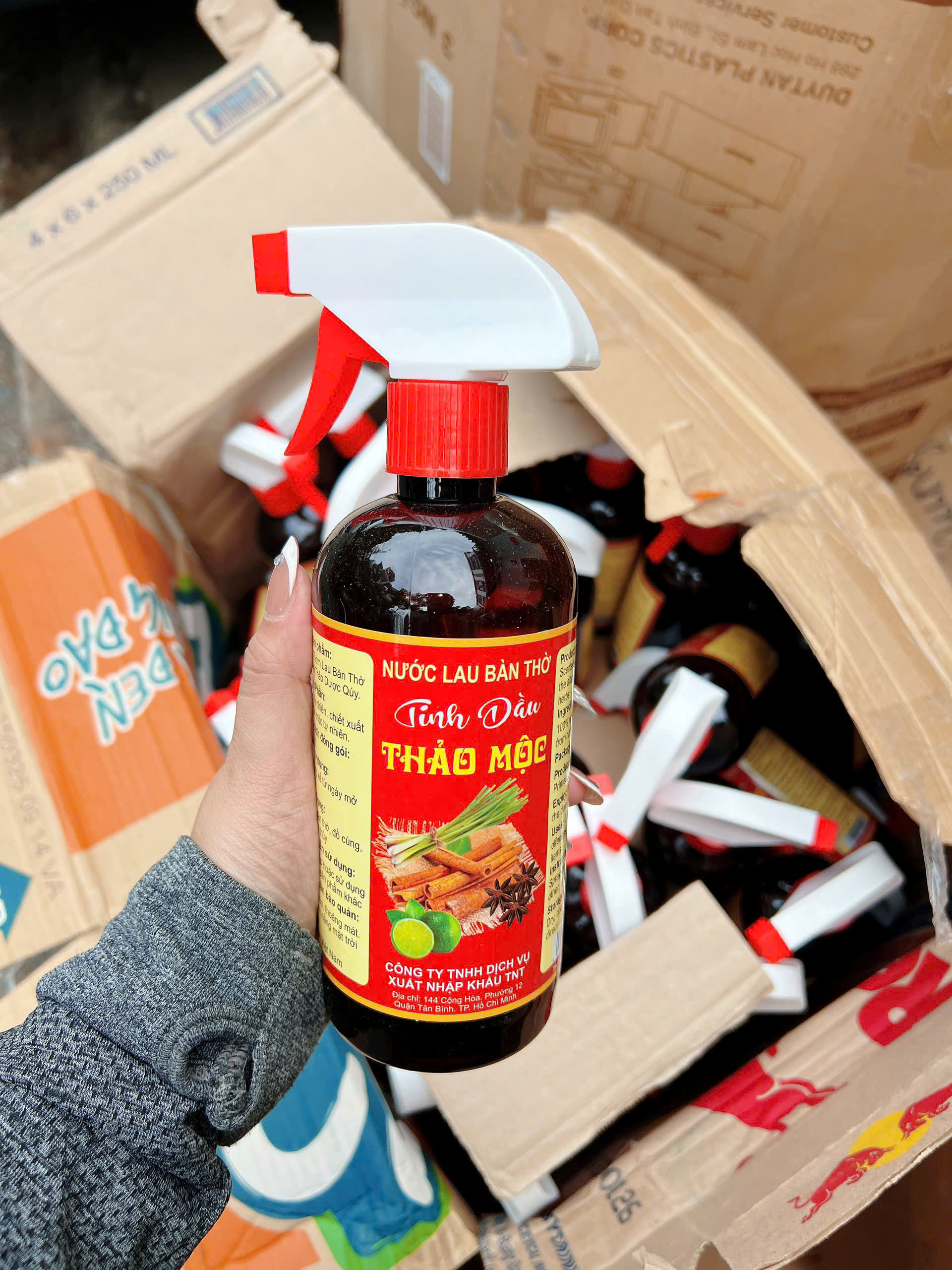 Nước lau bàn thờ, Ban thần tài, tinh chất quế và thảo mộc tẩy uế, mùi hương nhẹ thơm mát 500ml