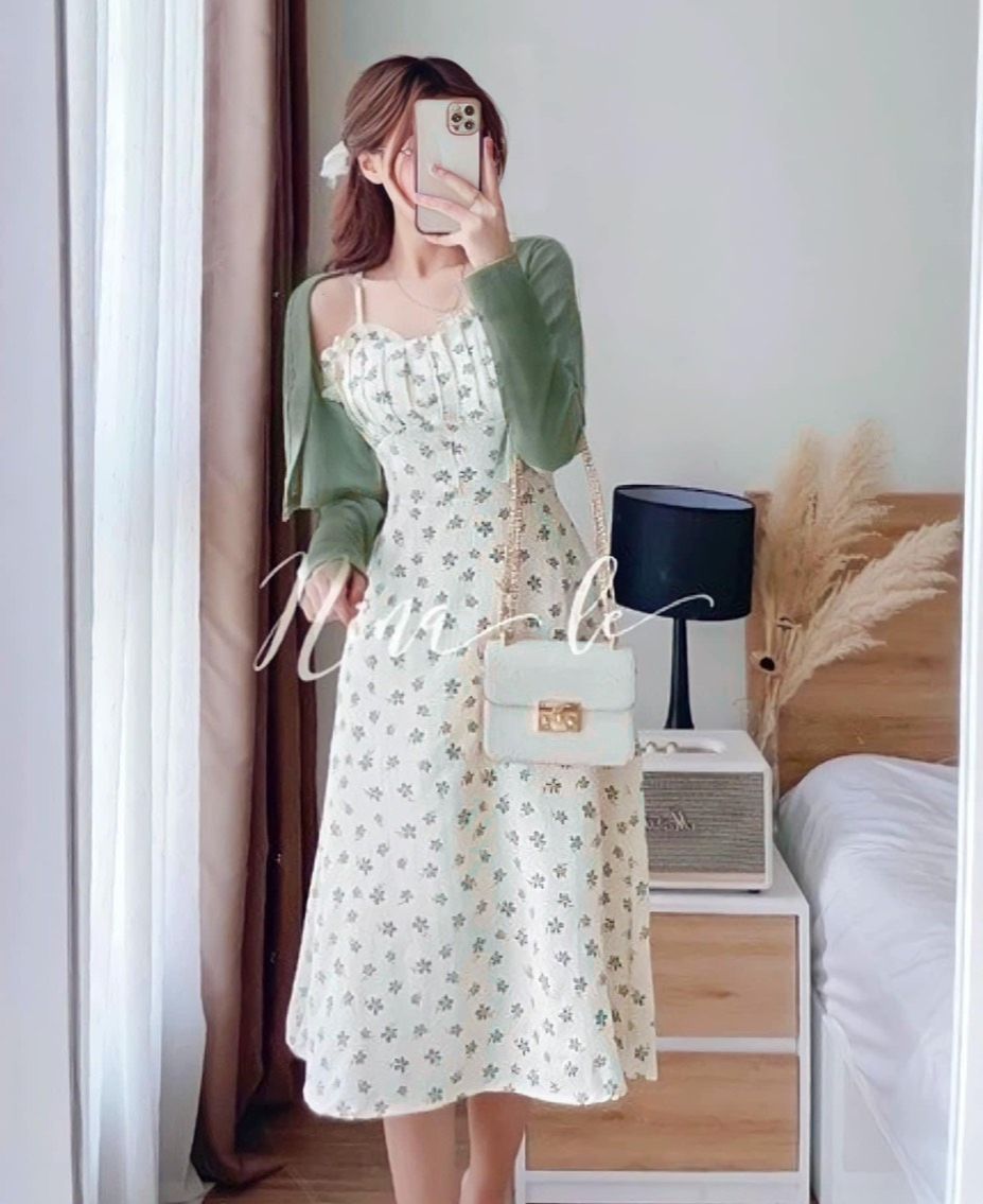 Đầm cặp đầm hoa nhí phối kèm áo khoác ngoài