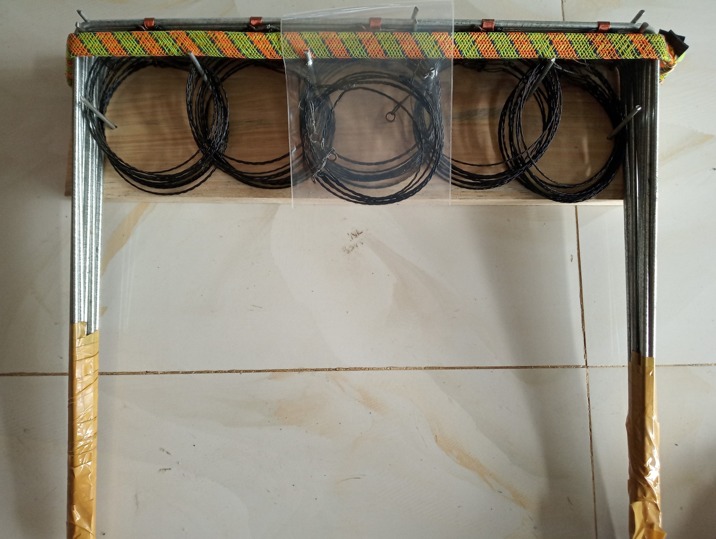 1 bộ thòng 10 khung , mỗi khung 5 vòng  dây cước nhật đan 4 đã nhuộm màu đen tàng hình( tặng thêm 5 vòng sơ cua + bộ dưỡng thòng)), khoen đồng hàn chì, Chuyên bẫy Chồn, Bịp, Quốc , Đa Đa