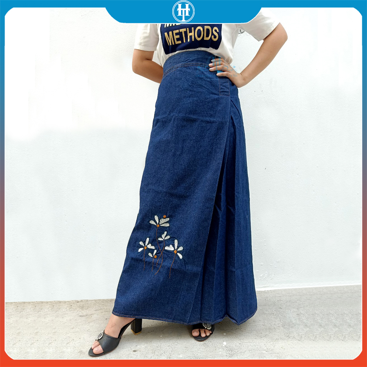 Váy Chống Nắng Nữ Cao Cấp Vải Jean Cotton Dày Dặn Và Mềm Mại Có Túi Phía Trước Thêu Hoa Cánh Trắng JHT100 H&T FASHION