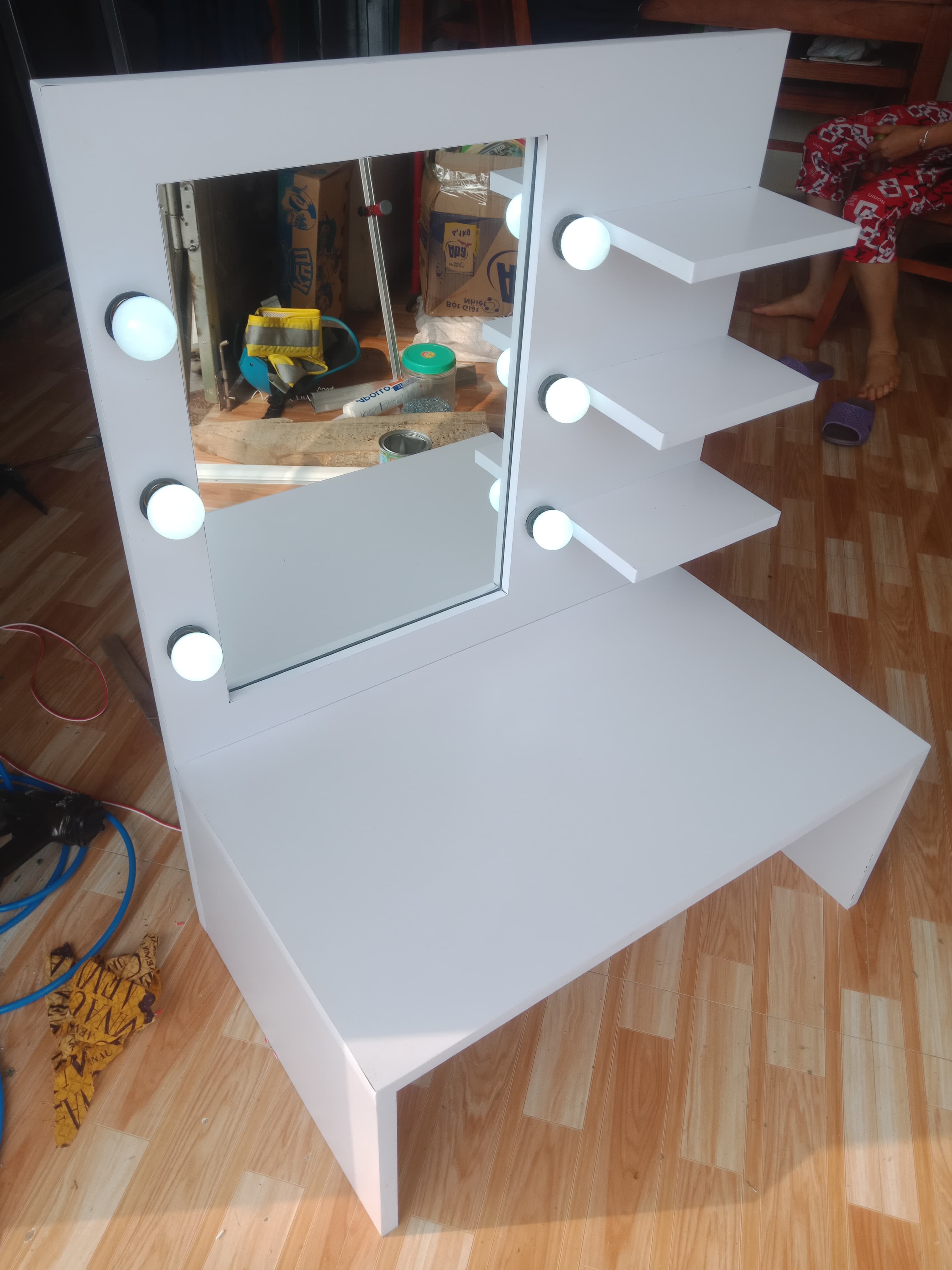 [FreeshipMax] Bàn trang điểm bệt có gắn đèn led - Shop_GP