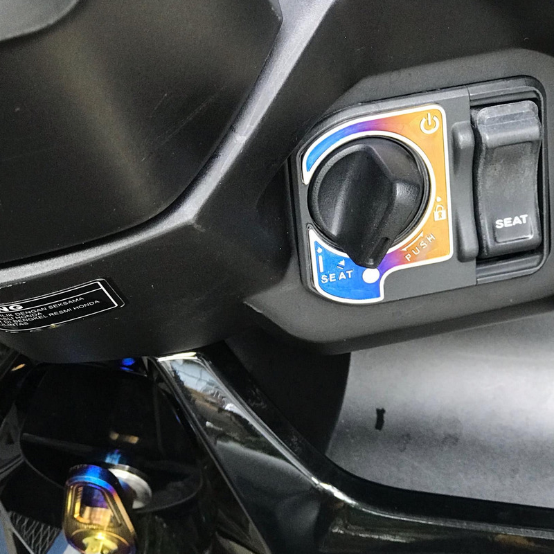 ( TEM TITAN ) Tem dán ổ khóa xe VARIO, VISION đời mới lên màu bằng nhiệt 100% bằng titanium