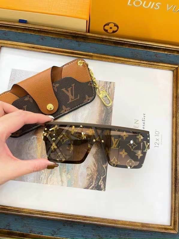 [HCM][Video+Ảnh Thật+Sale+Tặng Bao Đựng Kính+Tặng Khăn Lau] KÍNH MÁT THỜI TRANG NỮ HÀNG HIỆU CAO CẤP MÀU NÂU TRÀ THỜI THƯỢNG Chống tia UV Tia Cực Tím Tuyệt Đối