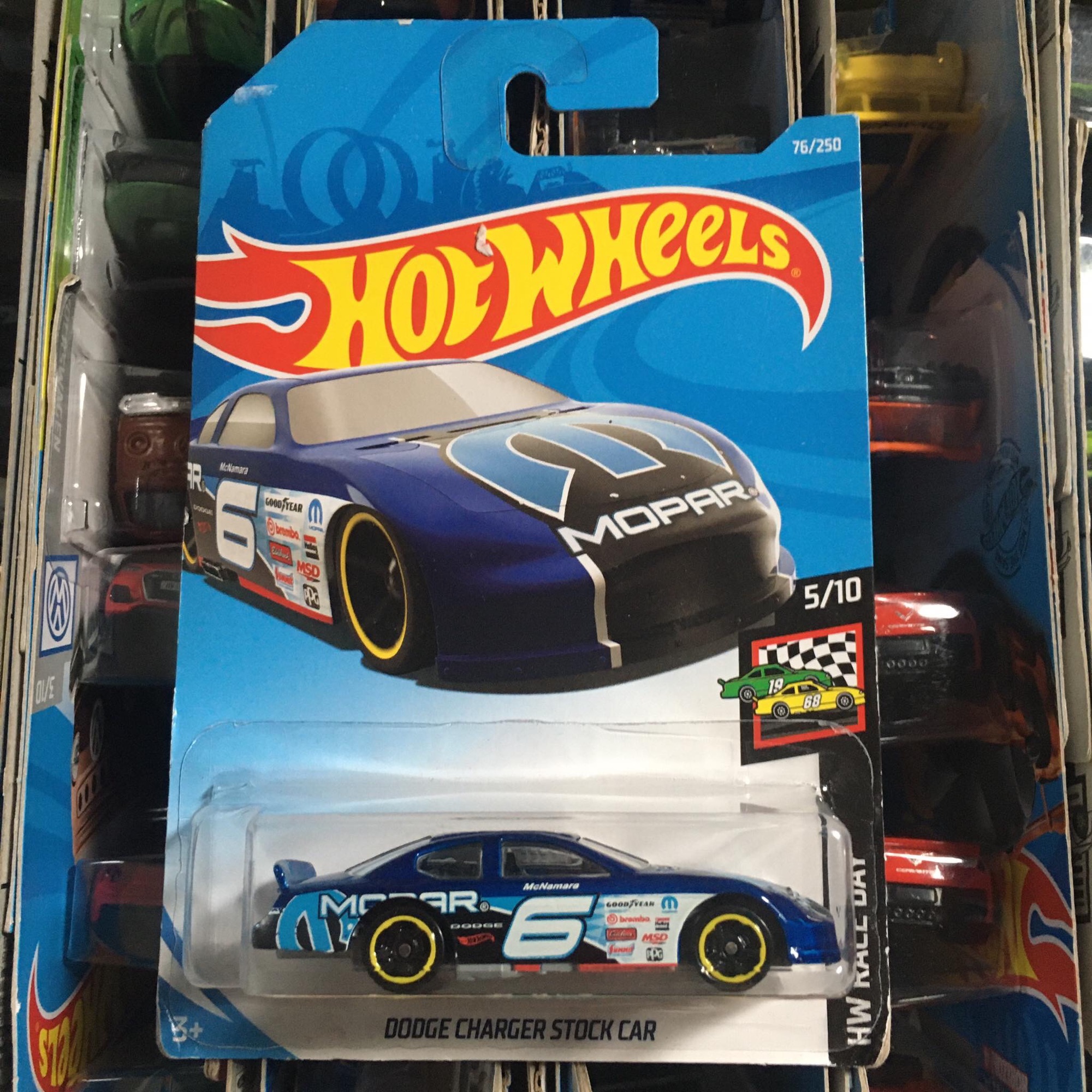 Xe mô hình hot wheels tỉ lệ 1:64 "dodge charger stock car"