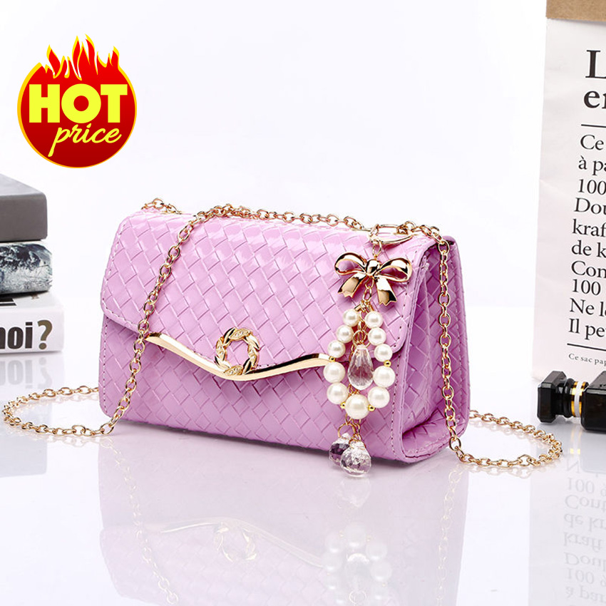 Túi đeo chéo nữ công sở phong cách Hàn Quốc tặng kèm phụ kiện ngọc trai - Dorime