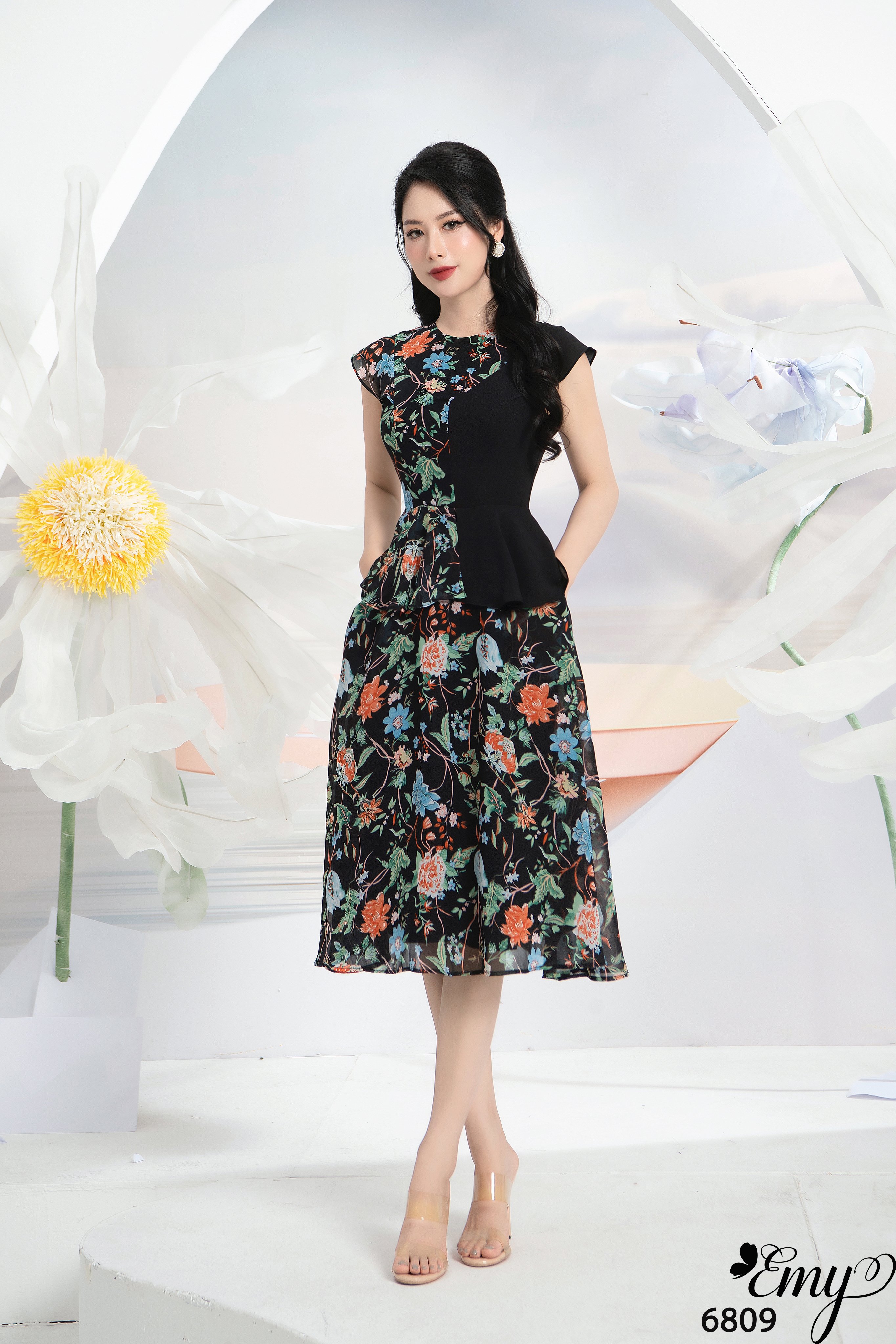 Đầm emy em6809 xoè phối cổ tròn