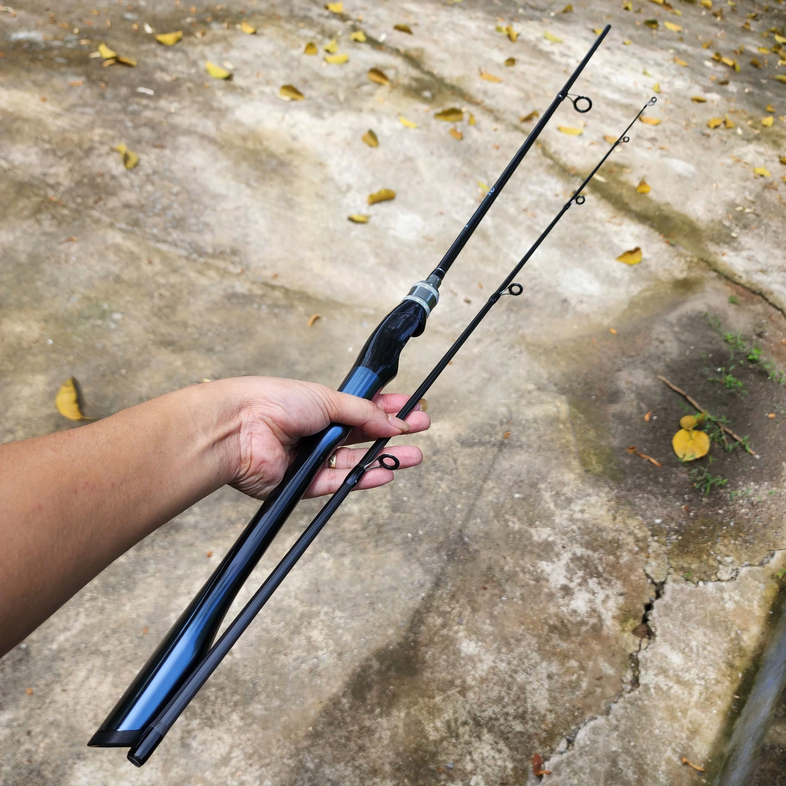  CẦN LURE  CÁN BÓNG CHÀY PHÔI  CACBON NGỌN 2LY  ĐẦU PU CHỐNG XOẮN ĐỨNG VỚI NGANG 