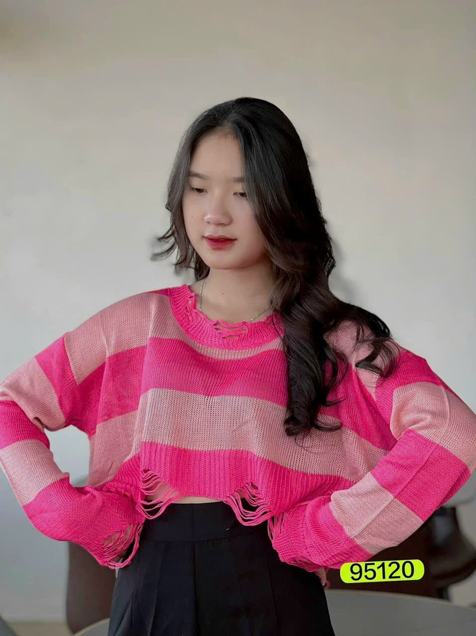 Áo len form rộng croptop tay dài kiểu rách tua tua cực xinh , chất len mềm mát