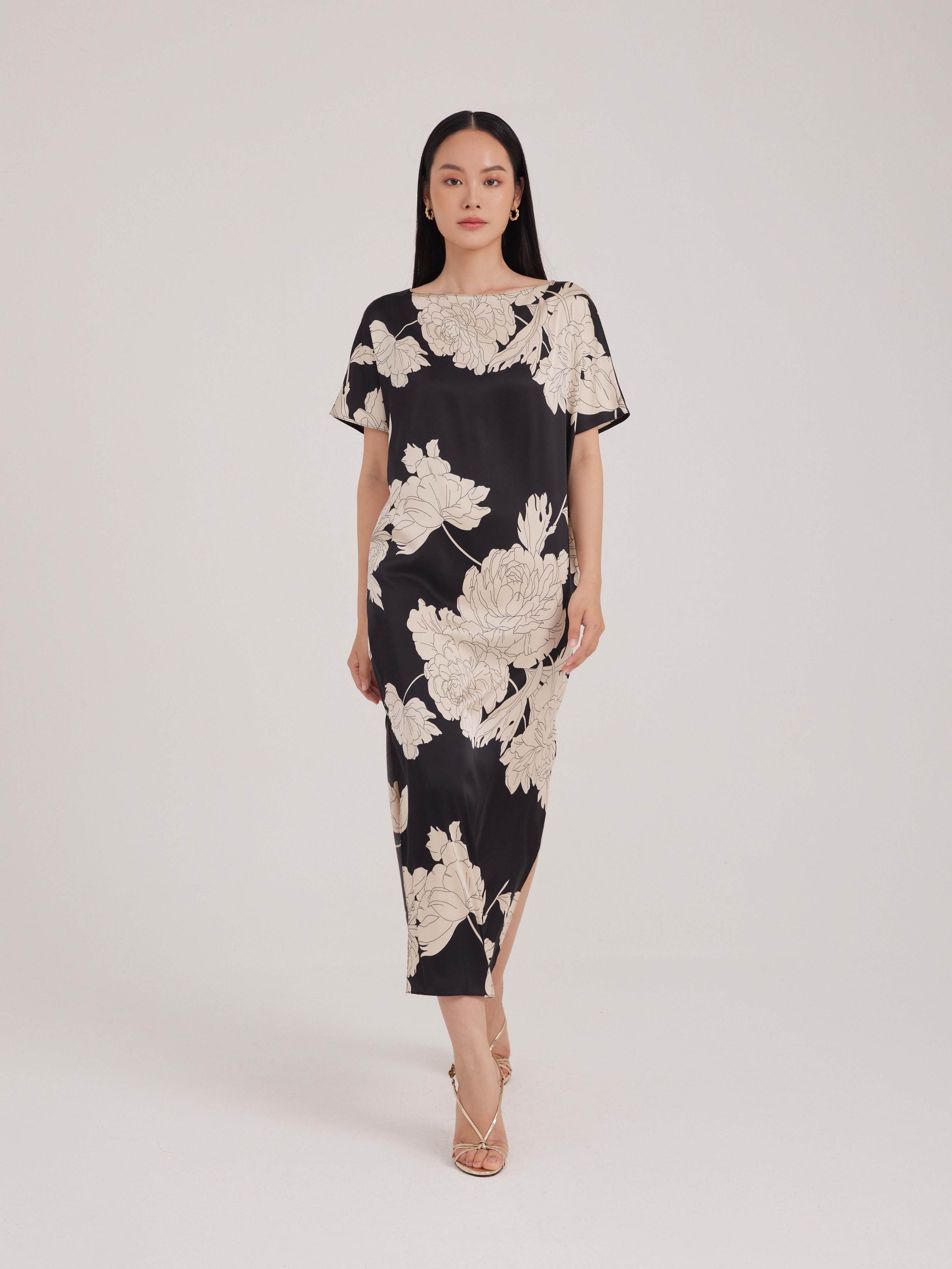 Đầm lụa cổ thuyền xẻ tà hoạ tiết hoa mẫu đơn Mauve Signature Dress