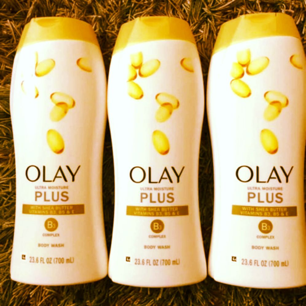 OLAY 700ml cung cấp vitamin EB4B5 với Shea butter giúp da mềm mượtc
