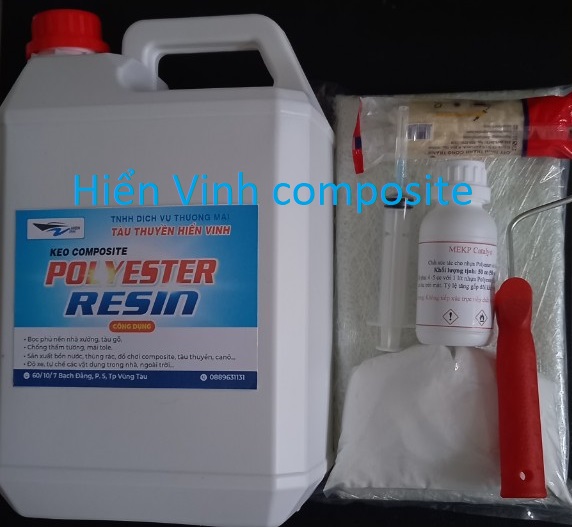 Combo gồm 5kg keo composite (polyester) + 2kg sợi thủy tinh + xúc tác + 1 xi lanh pha keo + 1 cọ lăn nhỏ + 2 lạng bột đá + chất làm bóng chống rít bề mặt.