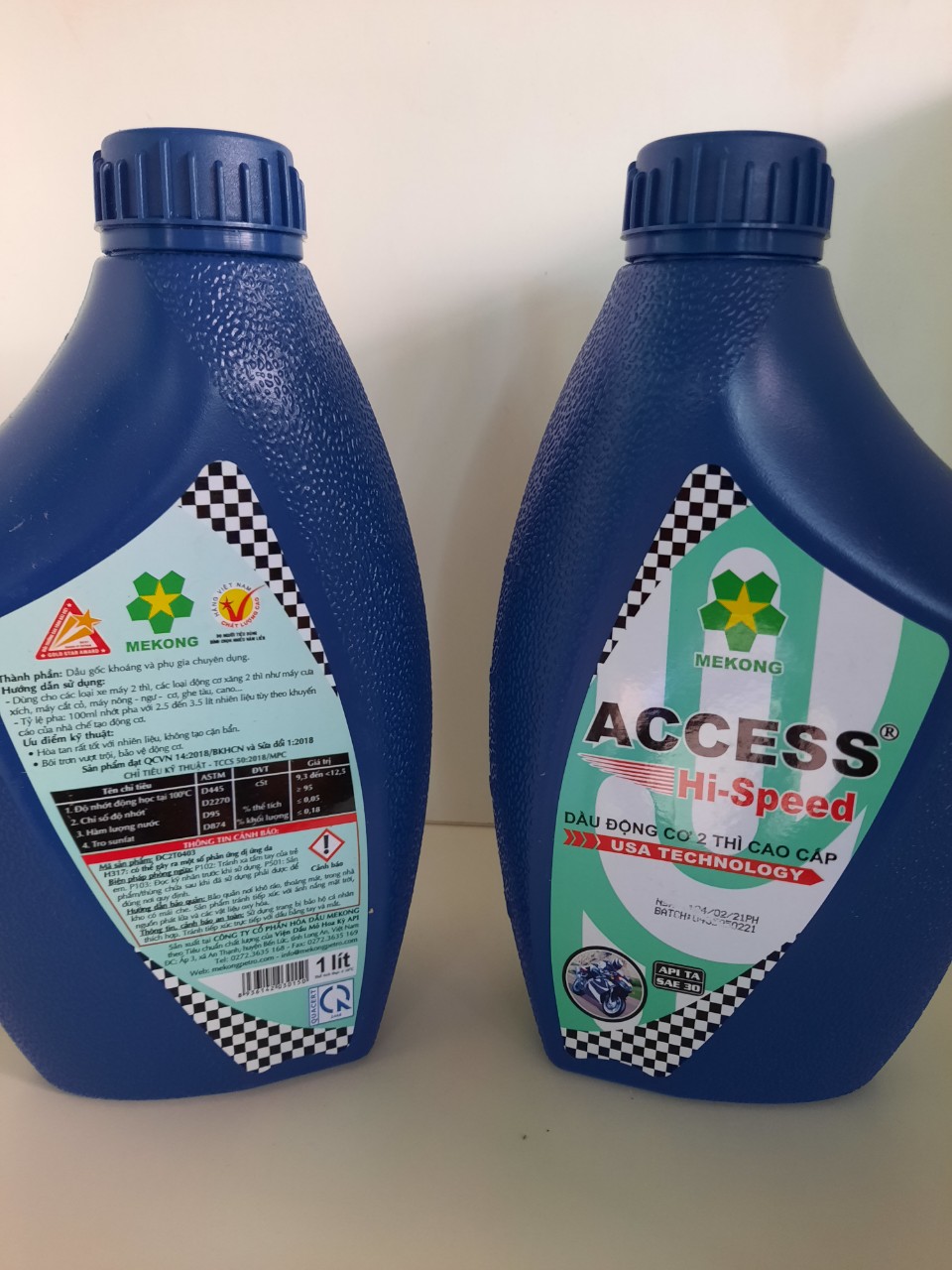 Dầu nhớt 2 thì Access hi-speed - màu xanh, mùi thơm đặc trưng- chai 1l, MEKONG, siêu khuyến mãi, giá cực sốc, pha xăng theo tỉ lệ khuyến cáo trên chai,
