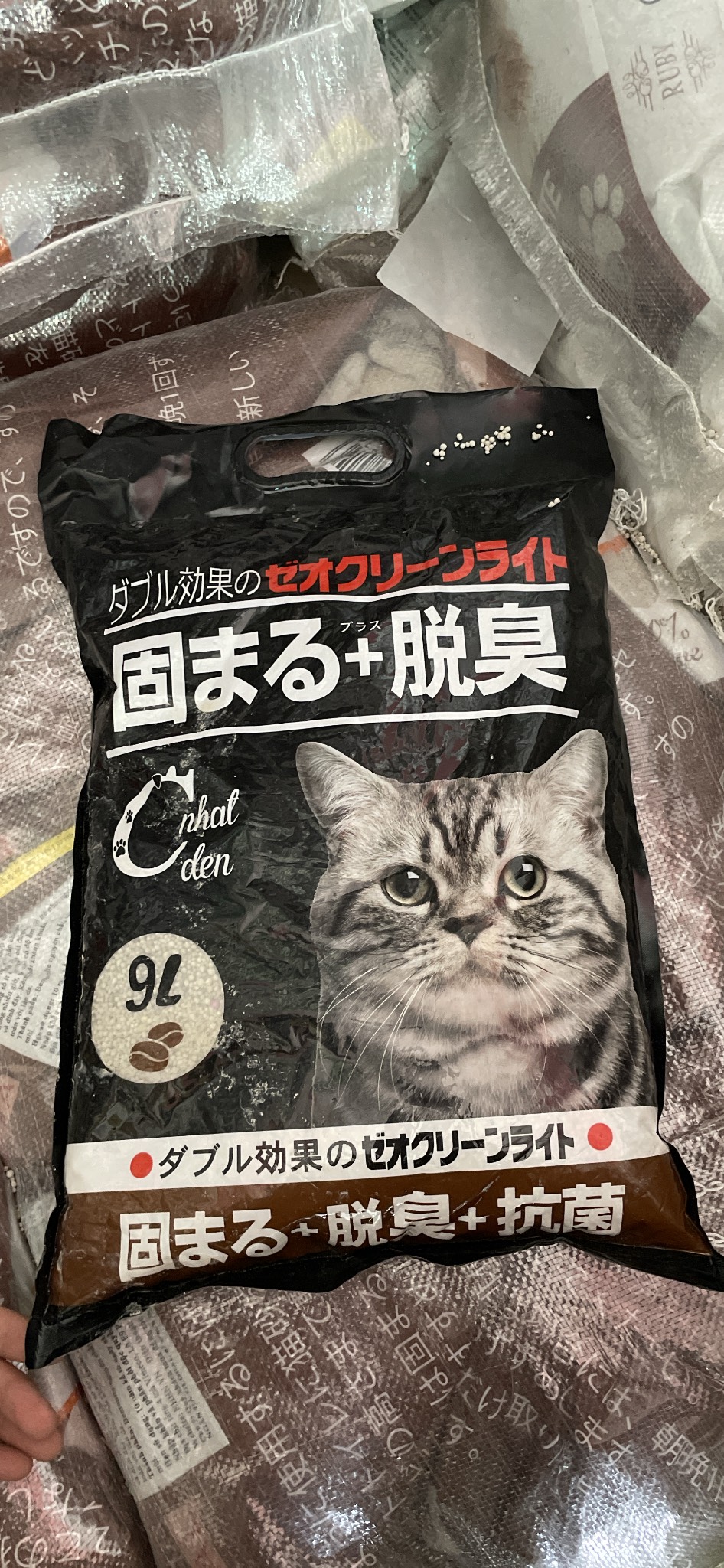 Cát vệ sinh cho mèo 9L- Cát nhật đen