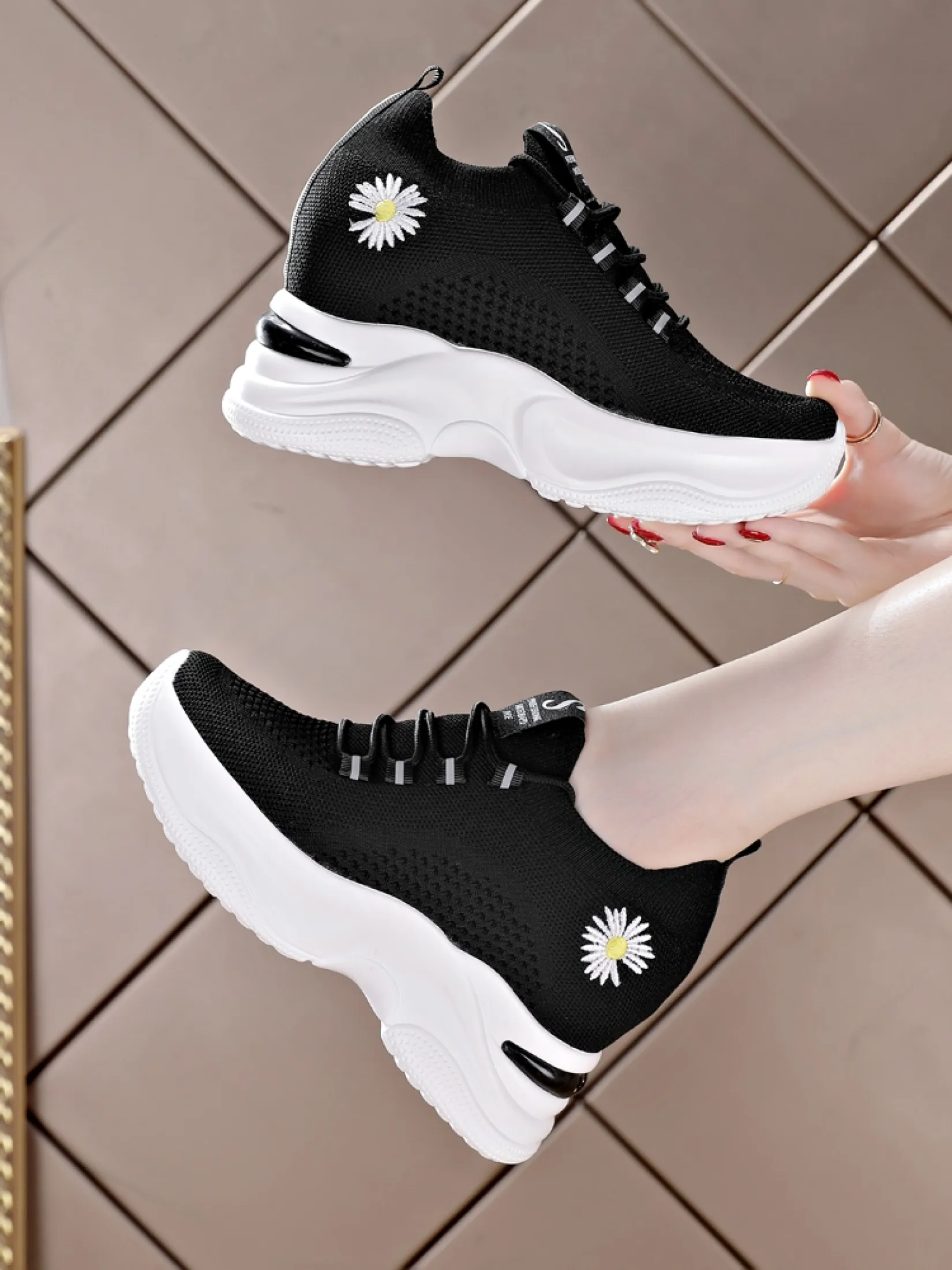 Giày độn đế nữ vải dệt thoáng khí cao 8cm Hoa Cúc Hot trend mới nhất 2021 ( Đen ,Trắng Hồng) 3