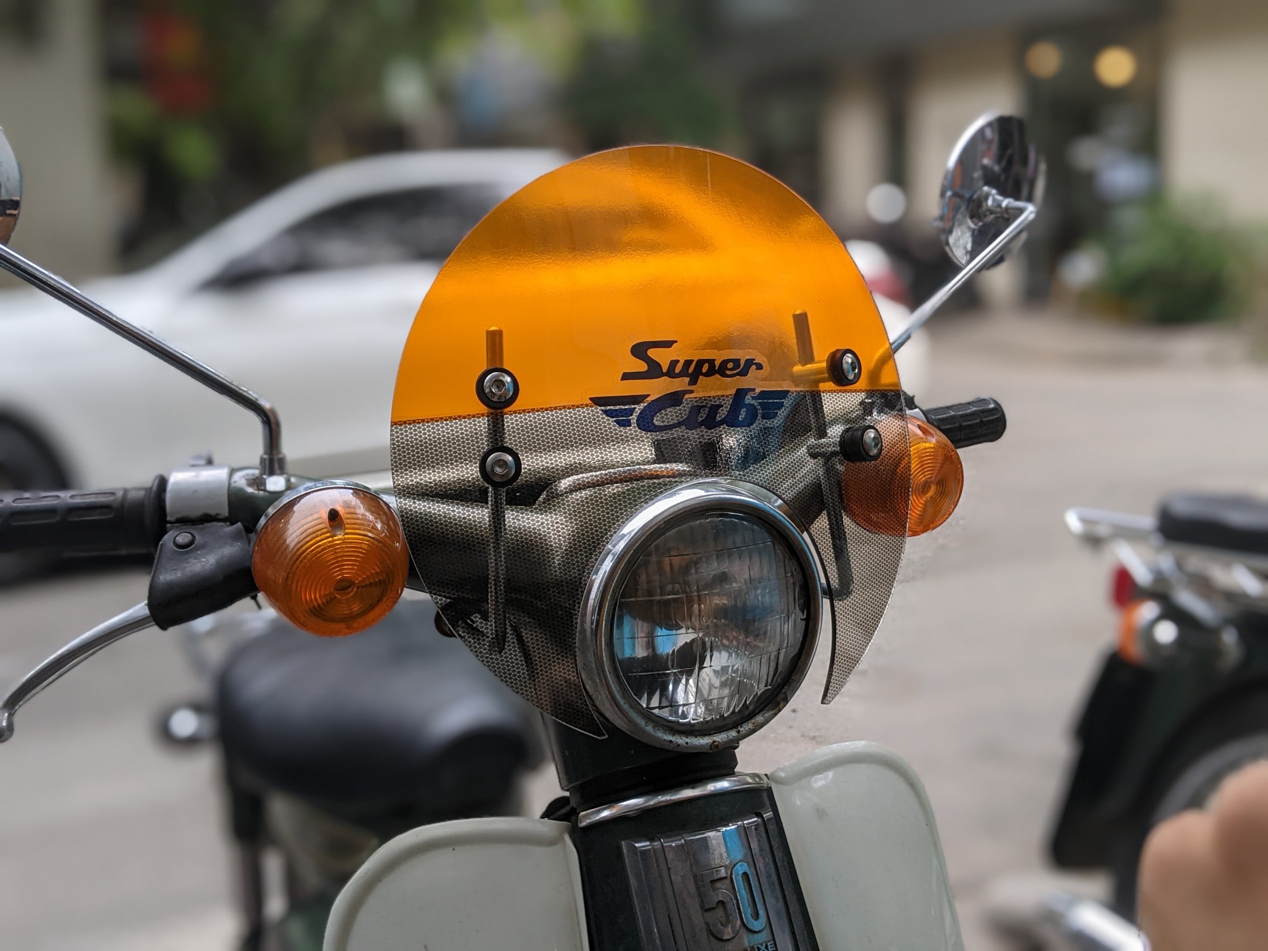 Kính chắn gió xe cub đèn tròn Moony