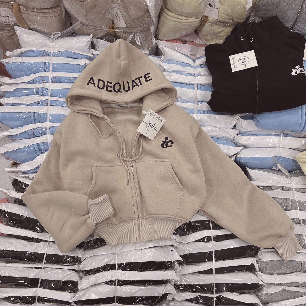 Áo khoác croptop nữ lửng thêu chữ IC dáng lửng dài tay Chất Nỉ Tay Phồng Siêu Đẹp Cute Hottrend BN82