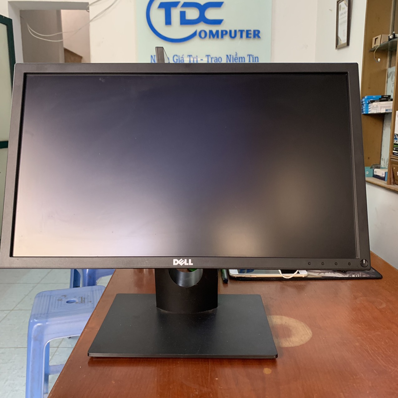Màn hình máy tính DELL 22 INCH Hàng thanh lý văn phòng, còn nguyên bản, hình thức đẹp long lanh trên 90%