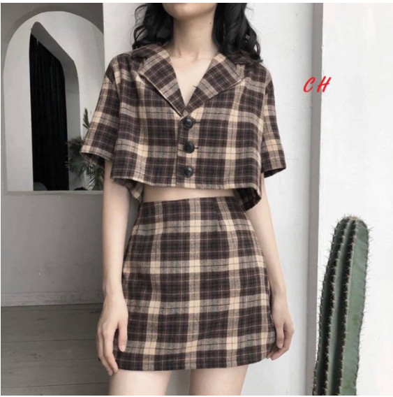 Set áo kèm váy caro đầy cá tính, trẻ trung