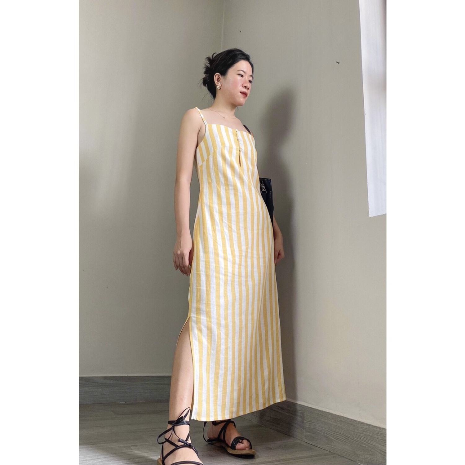 Đầm dây xẻ Եà linen sọc dọc