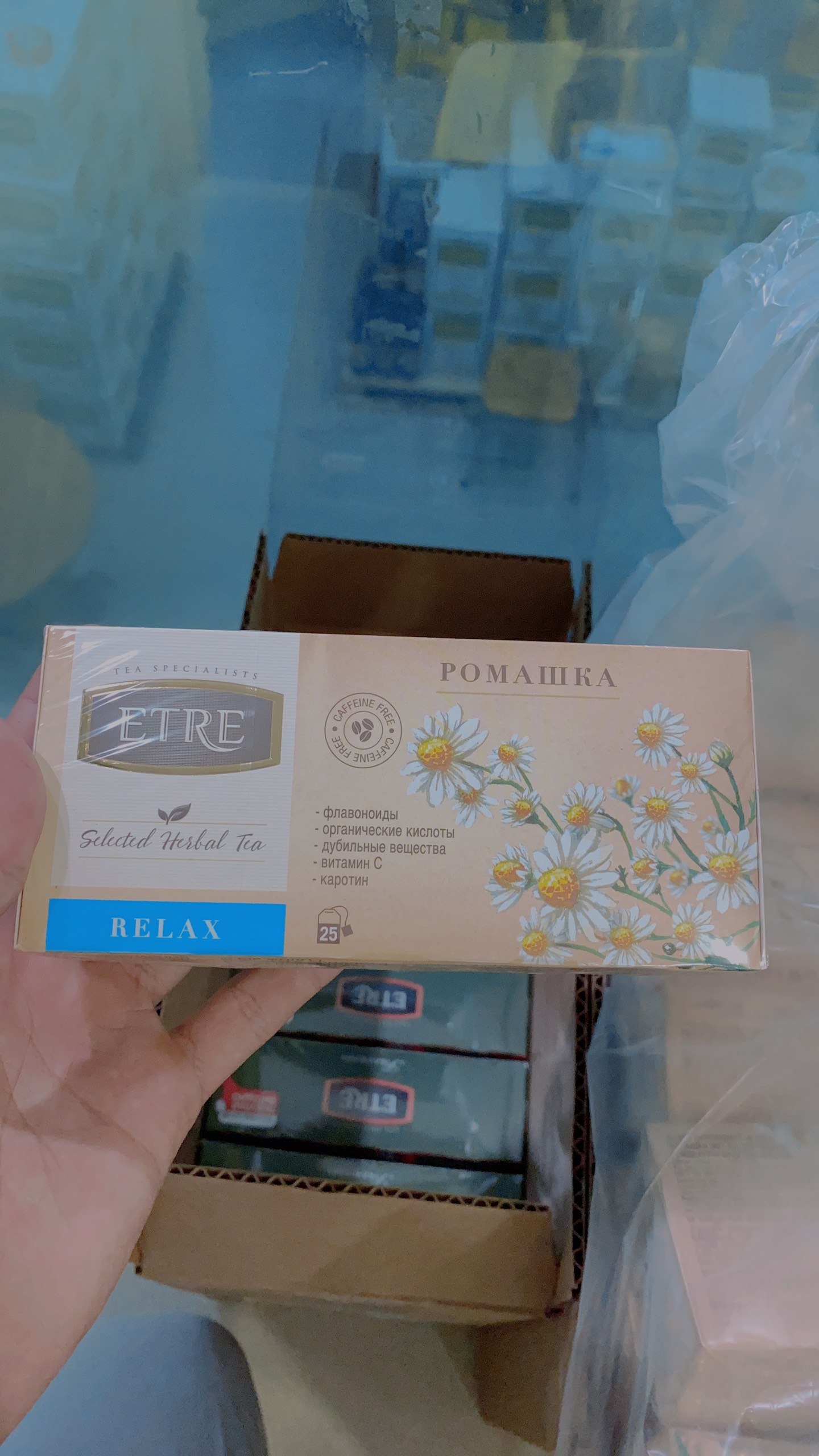 Trà nhúng hoa cúc của Nga