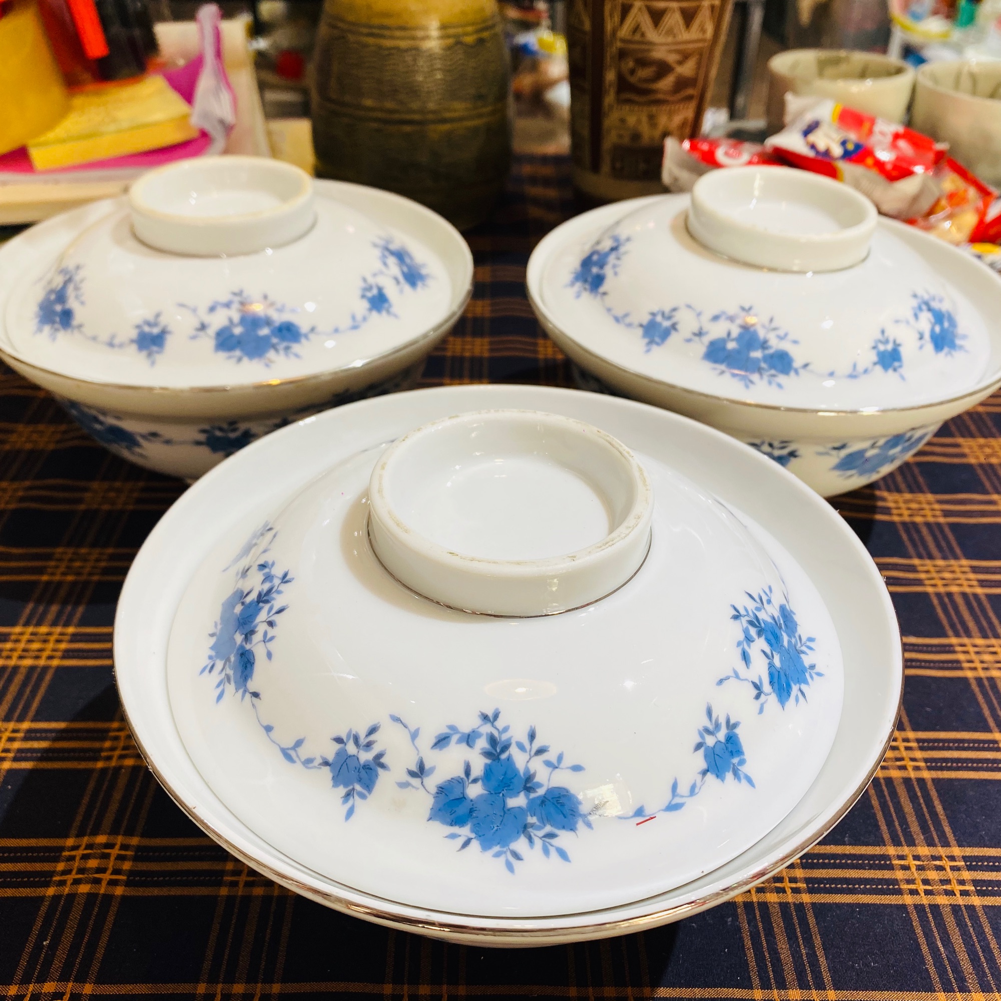 Tô có nắp