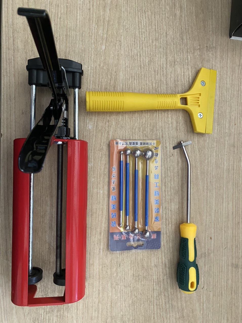 Bộ dụng cụ thi công keo chít mạch Saveto - 4 món