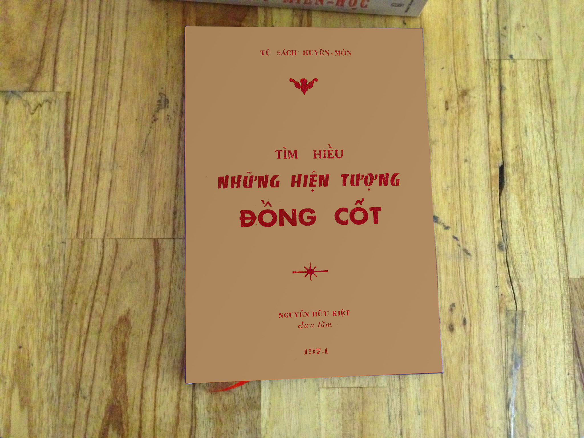 Sách Tìm Hiểu Hiện Tượng Đồng Cốt