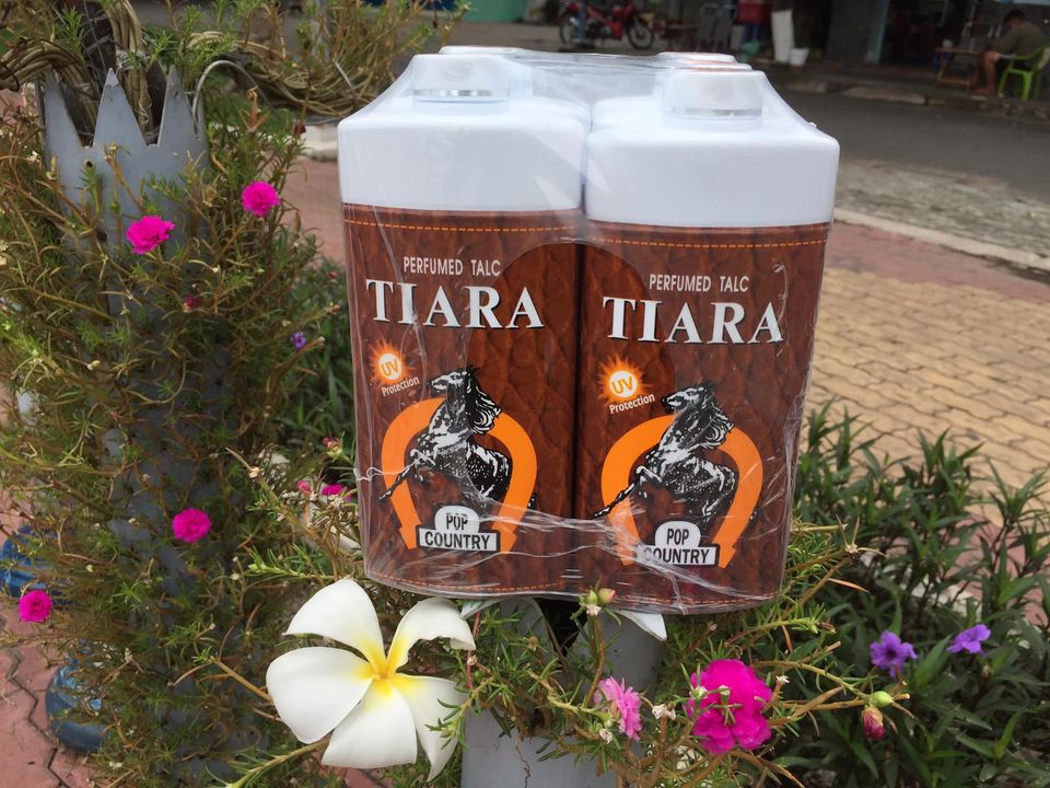 1 chai Phấn rôm con ngựa Tiara Pop Country 90g dành cho mọi lứa tuổi