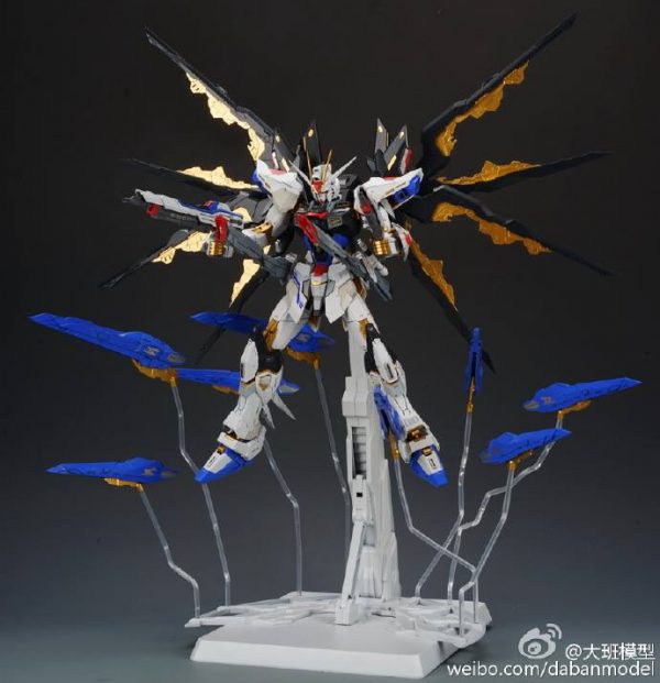 Mô hình lắp ráp Daban MG 1/100 Strike Freedom Metal Build Ver