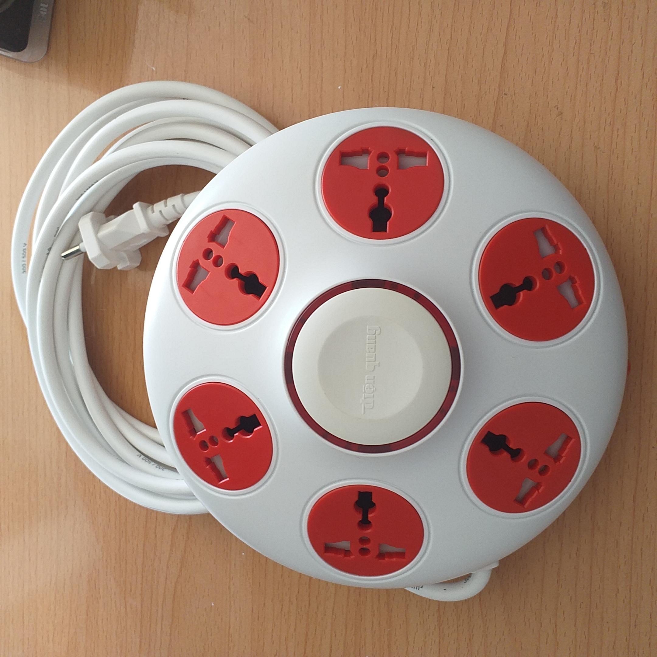 Ổ cắm Điện Quang 6 lỗ tròn 5m