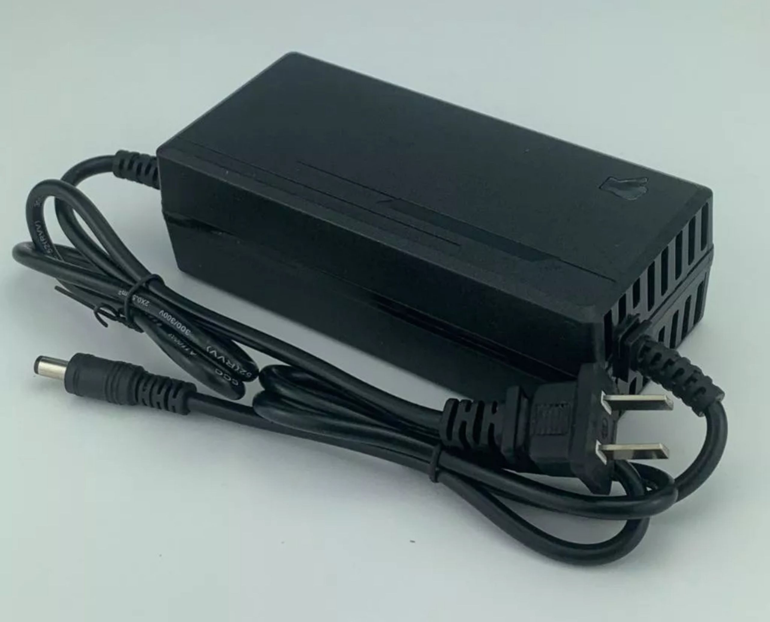 Sạc pin 5s 21v 3a có quạt, loại tốt, sạc nhanh