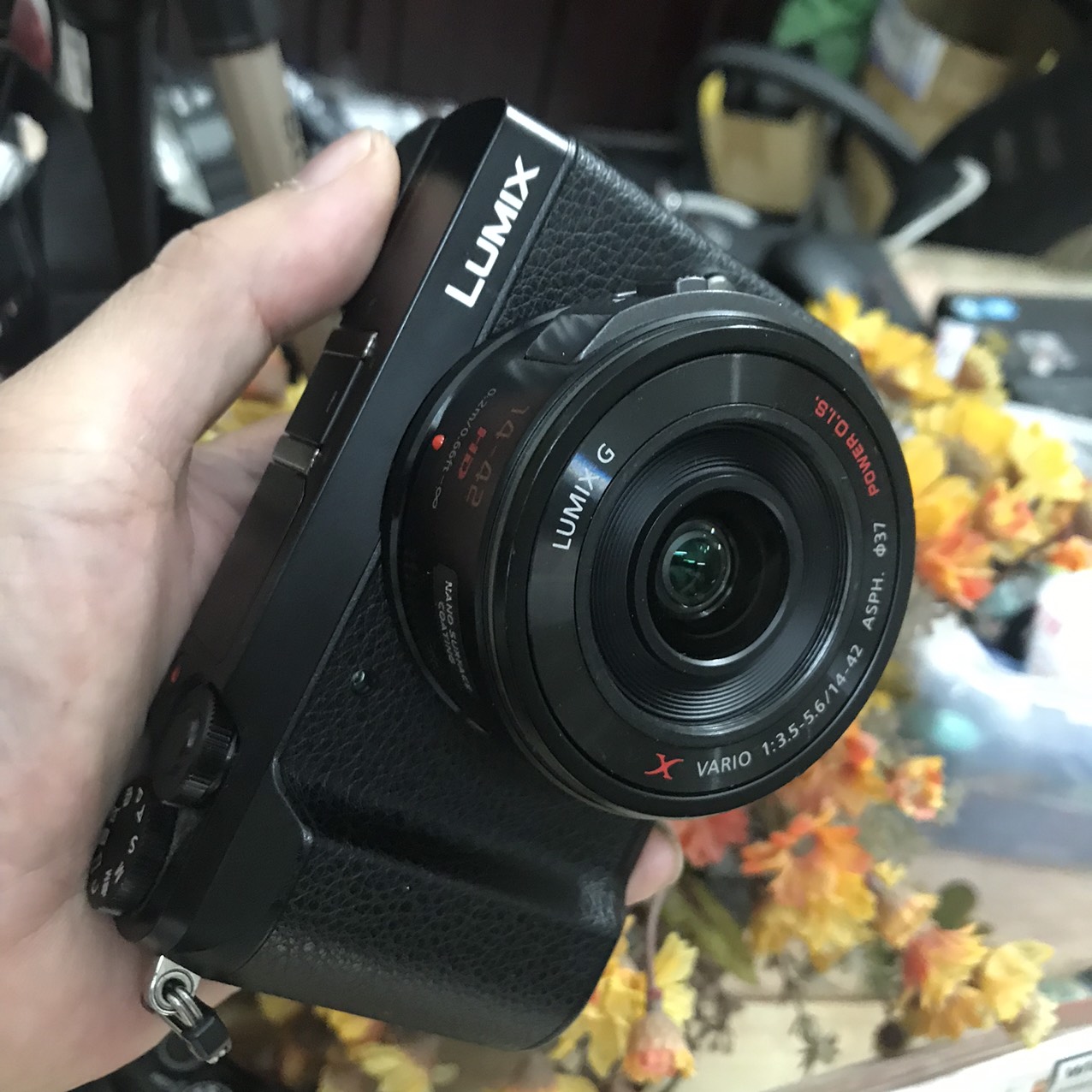 Máy ảnh Panasonic Lumix GX7 mark II (GX85) quay phim 4k Mp4