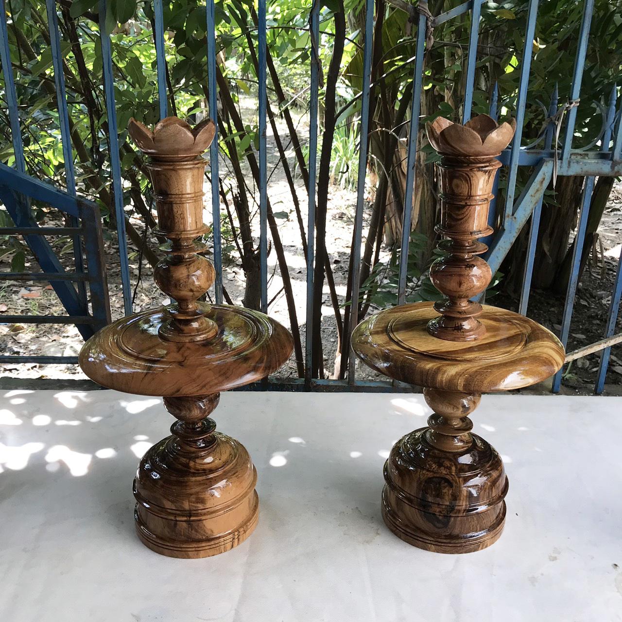 Cặp chân nến bằng gỗ bông lau, chân đèn thờ cúng bằng gỗ cao 50cm, chất liệu gỗ cao cấp, bền đẹp theo thời gian