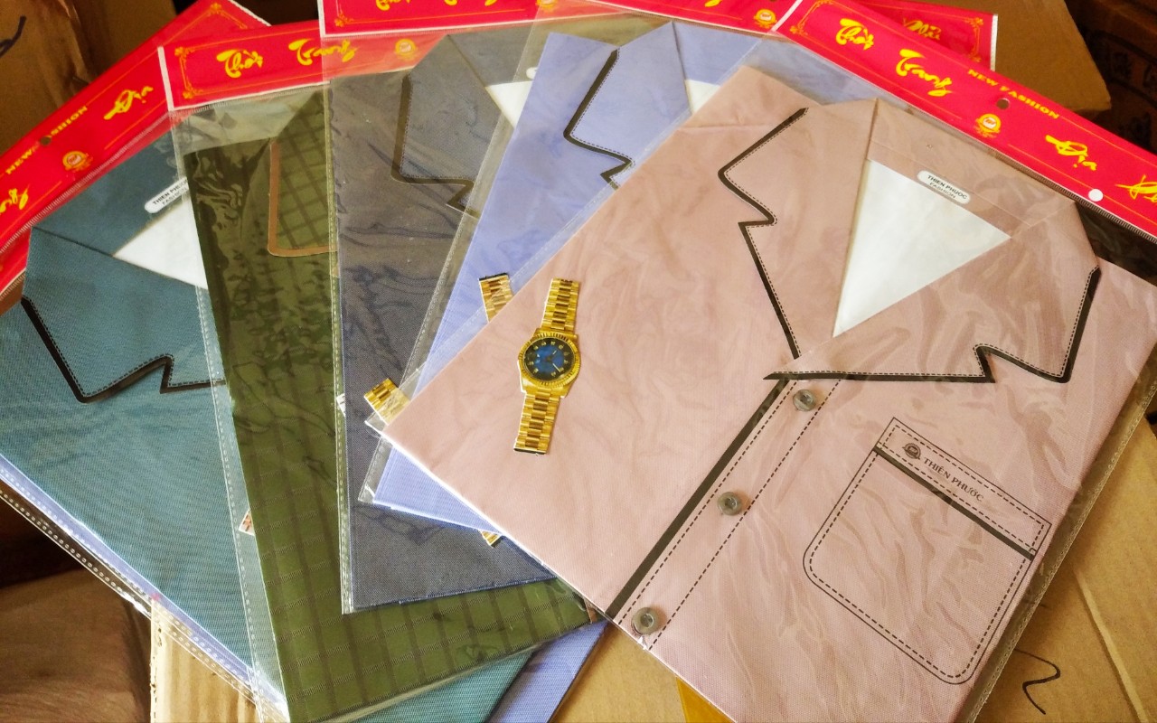 1 bộ quần áo giấy kiểu nam