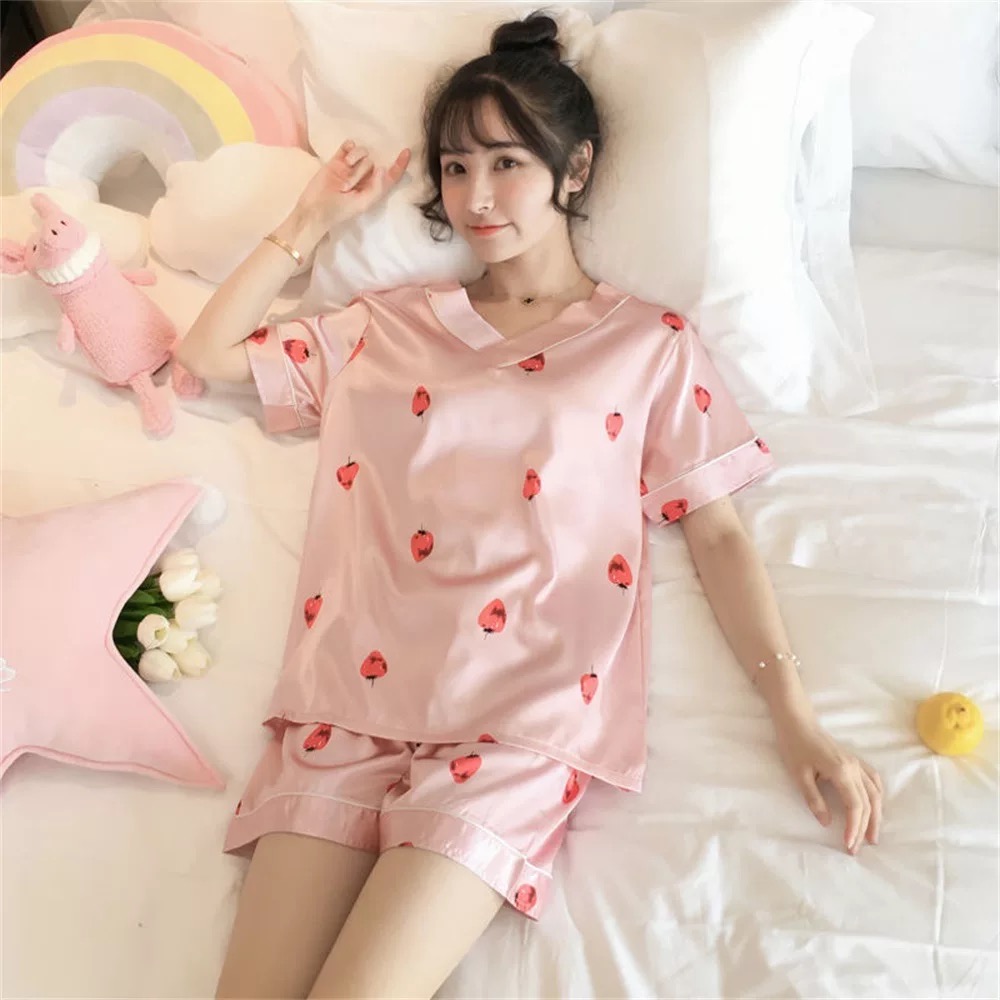 Bộ đồ ngủ/ mặc nhà lụa đùi cổ tim