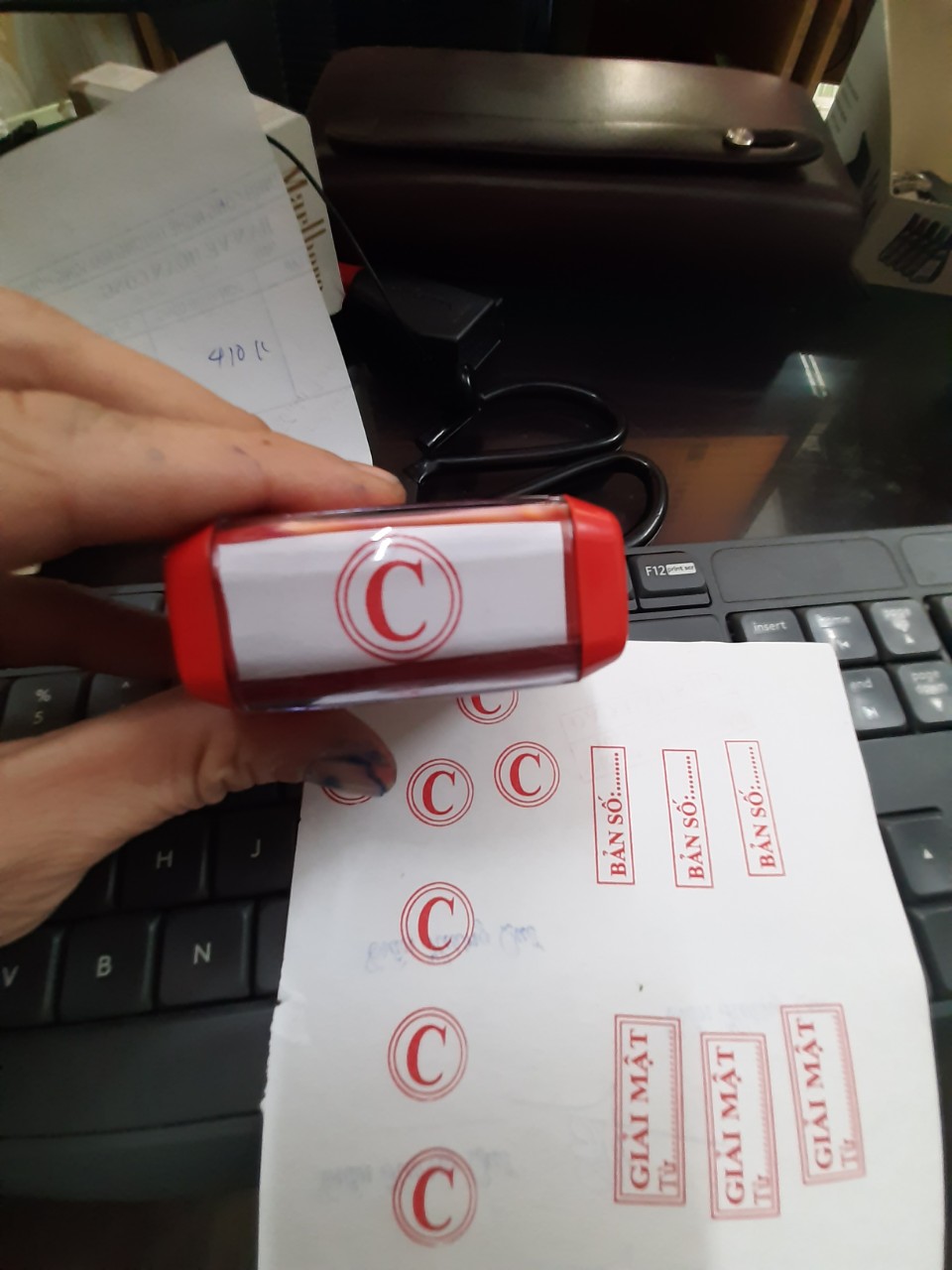 Con dấu chữ C