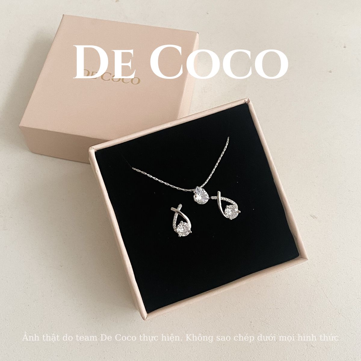 Set khuyên tai Mulberry và vòng cổ Tiff De Coco