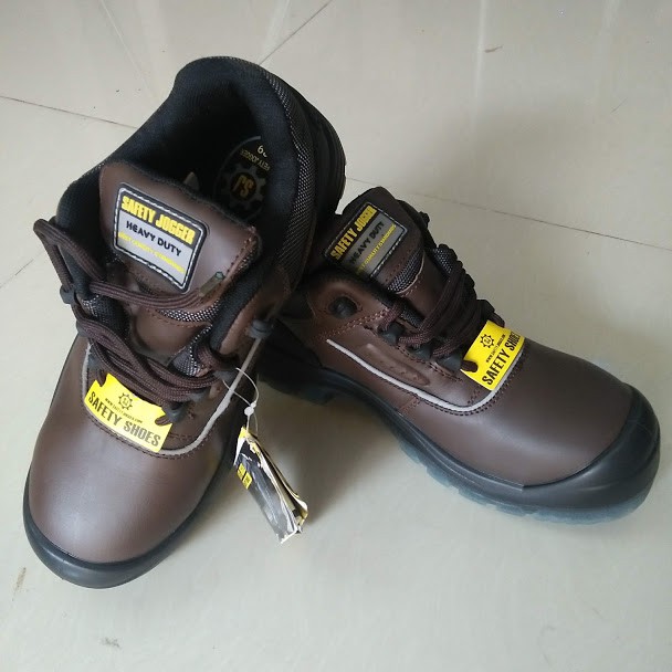 Giày bảo hộ cách điện 18KV Safety Jogger Pluto S3