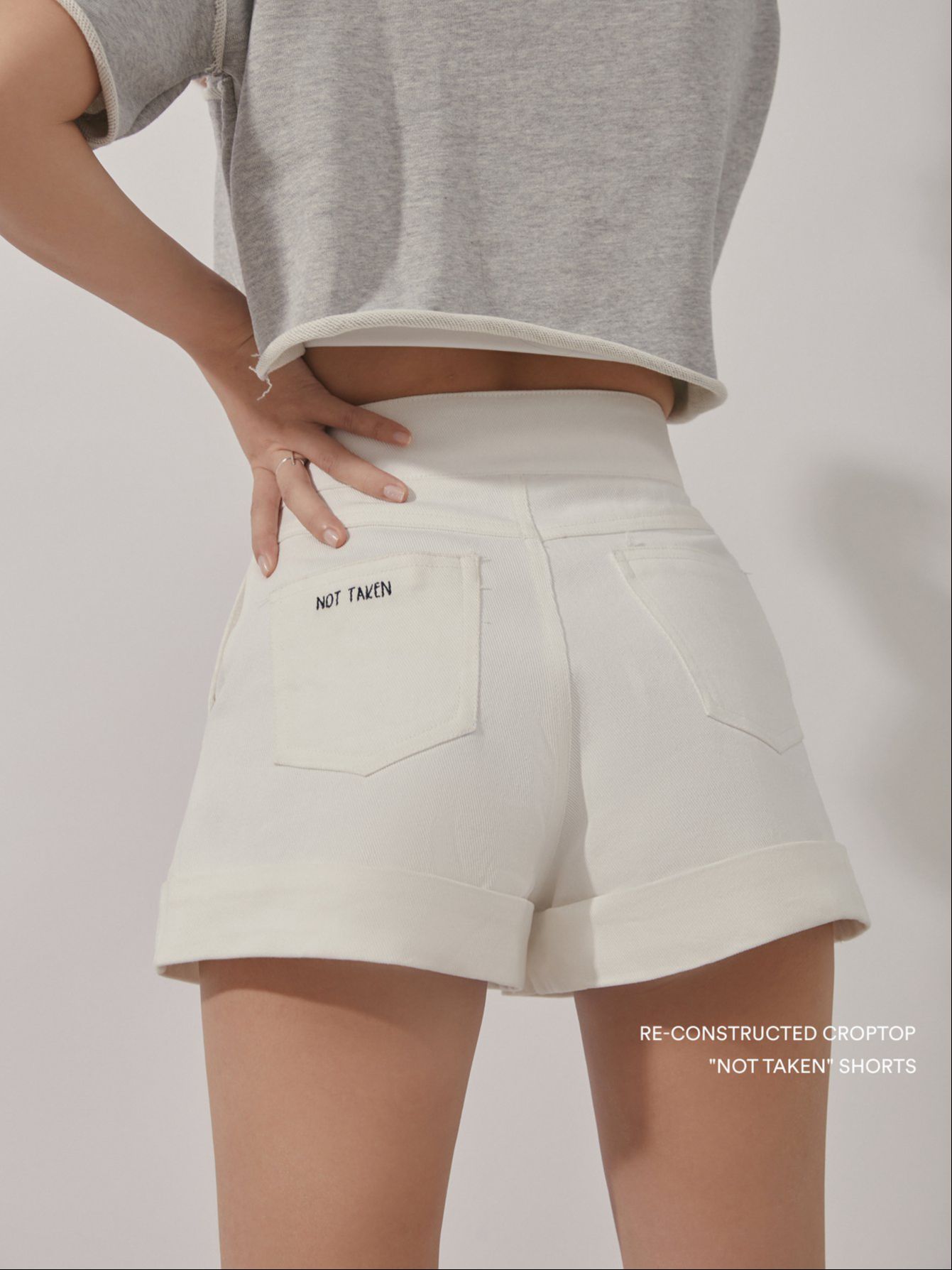 Quần shorts nữ kaki là min - "not taken" shorts white & black